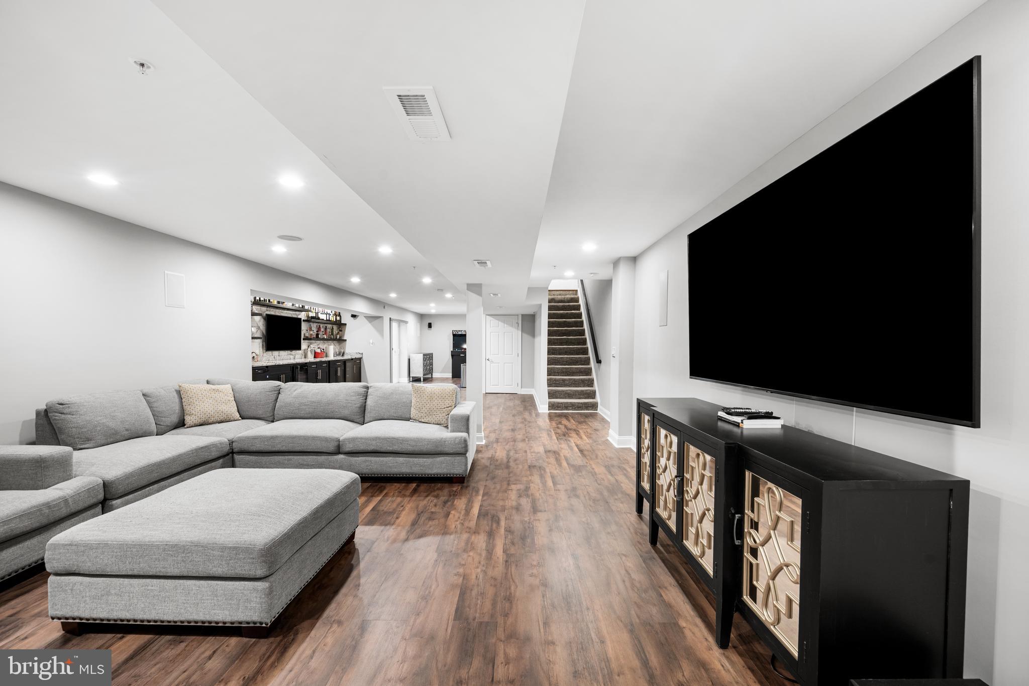 OAK CREEK CLUB - Residential