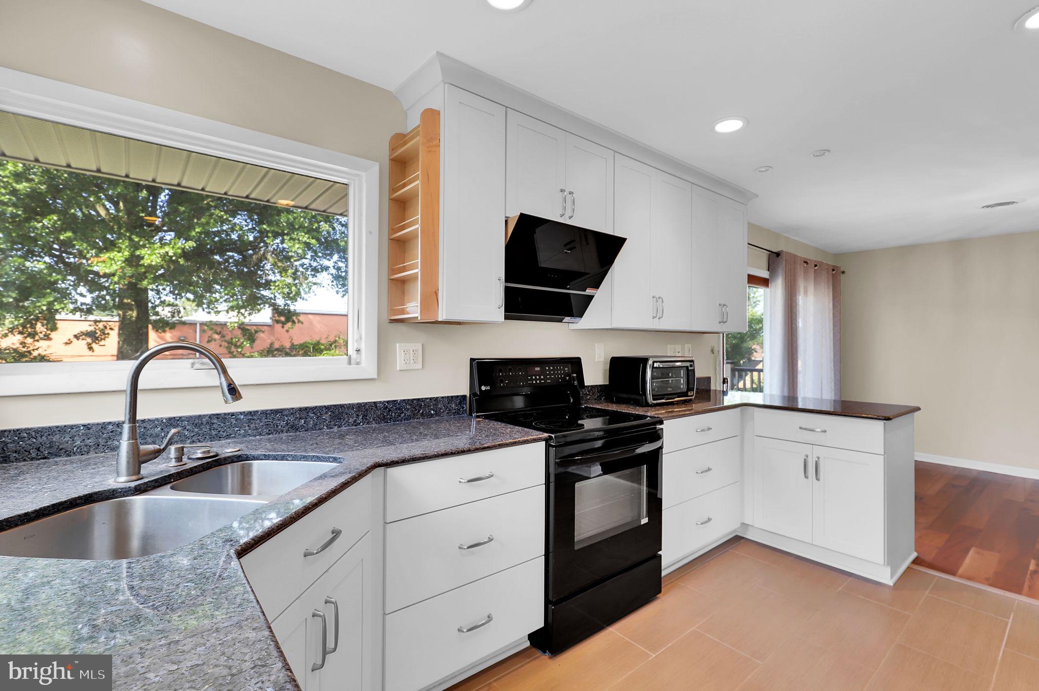 WALNUT HILL - Residential