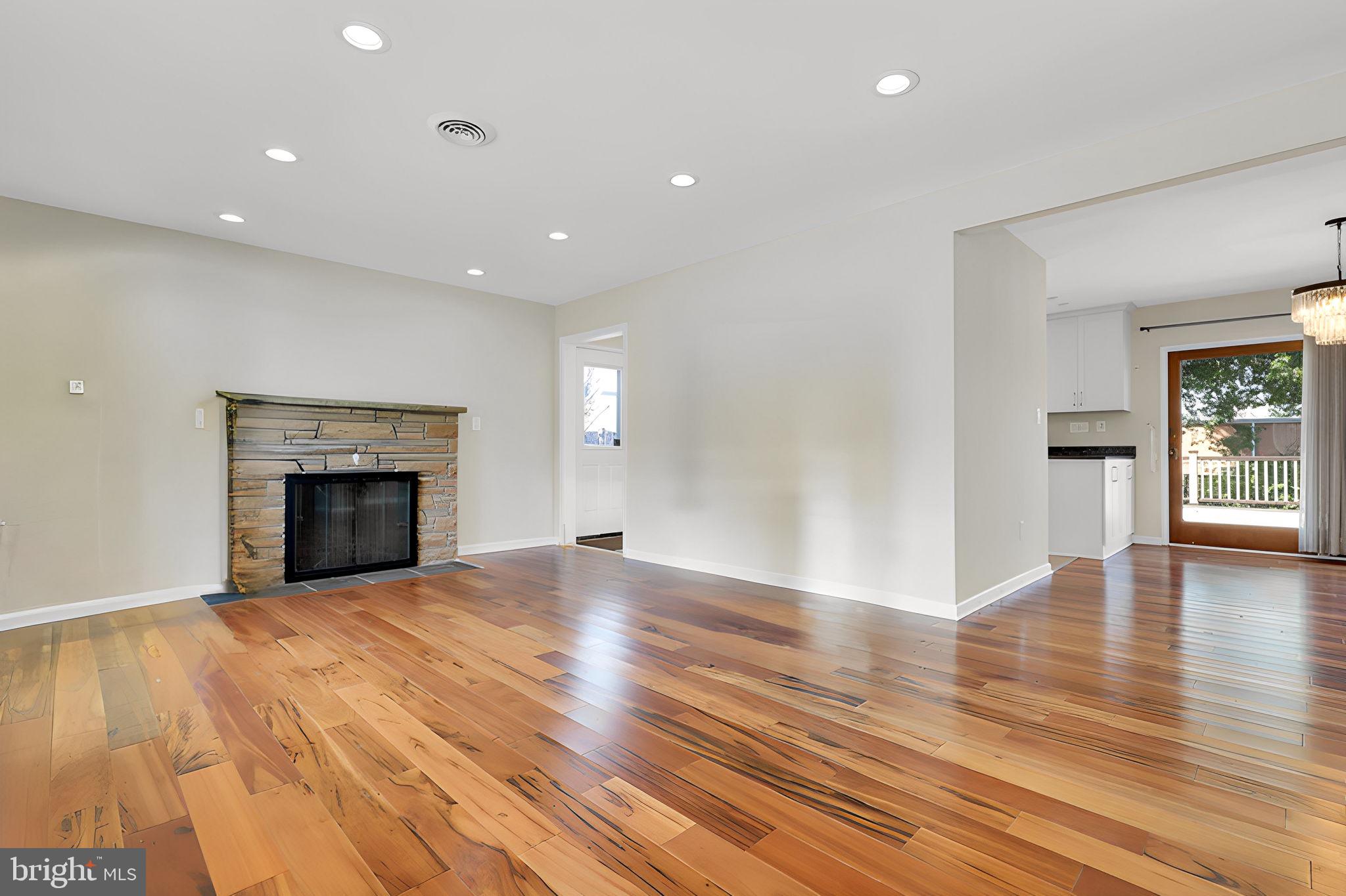 WALNUT HILL - Residential