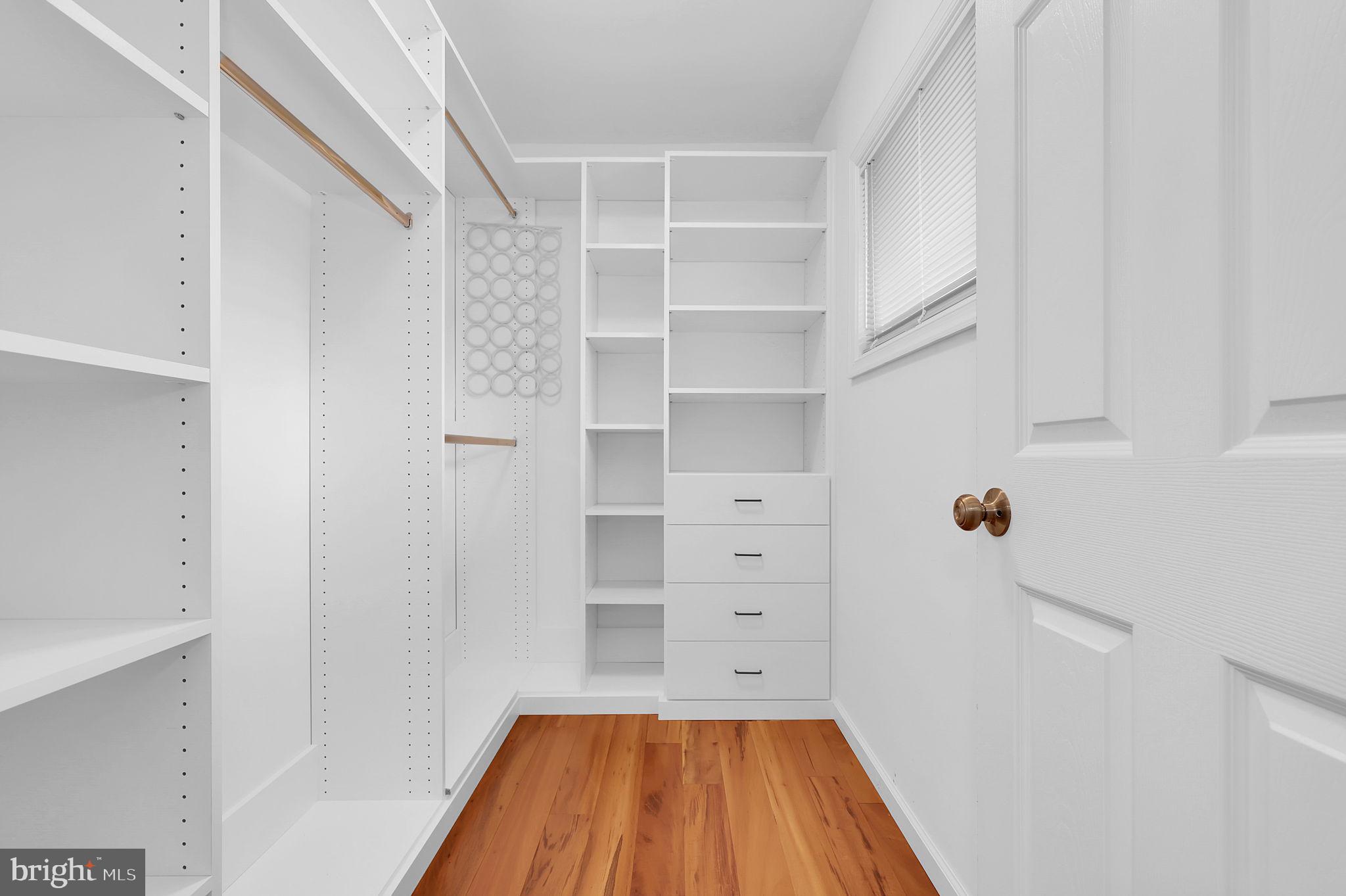 WALNUT HILL - Residential