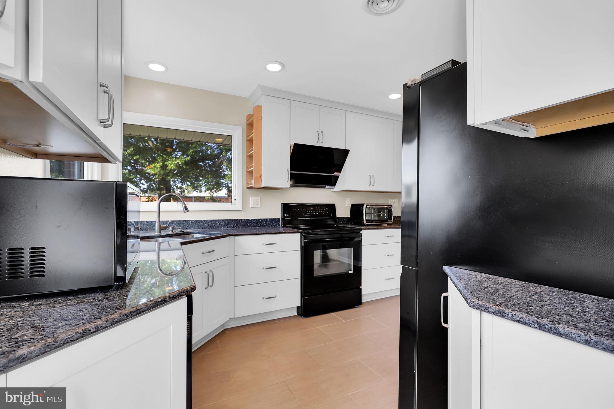 WALNUT HILL - Residential