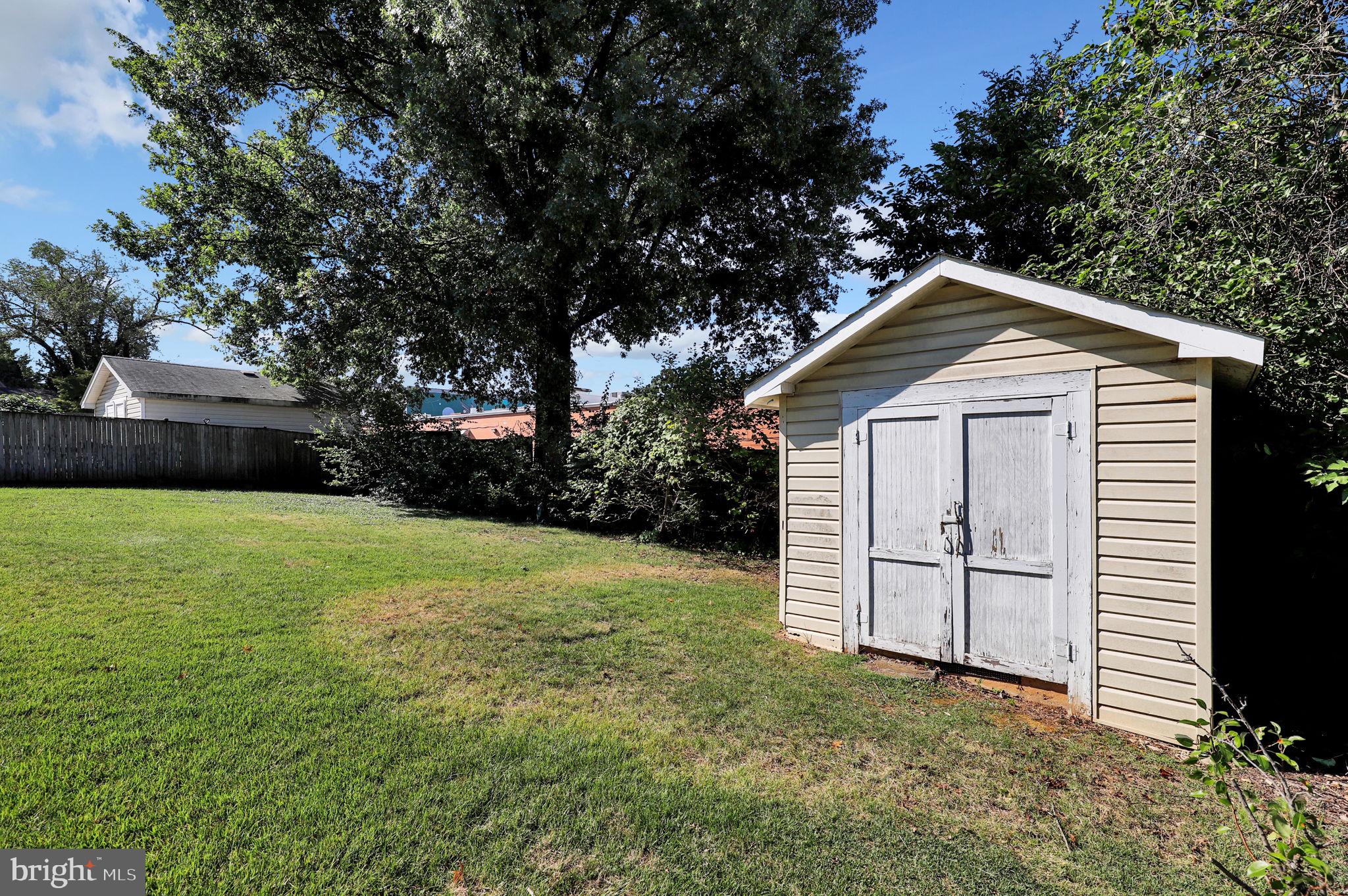 WALNUT HILL - Residential