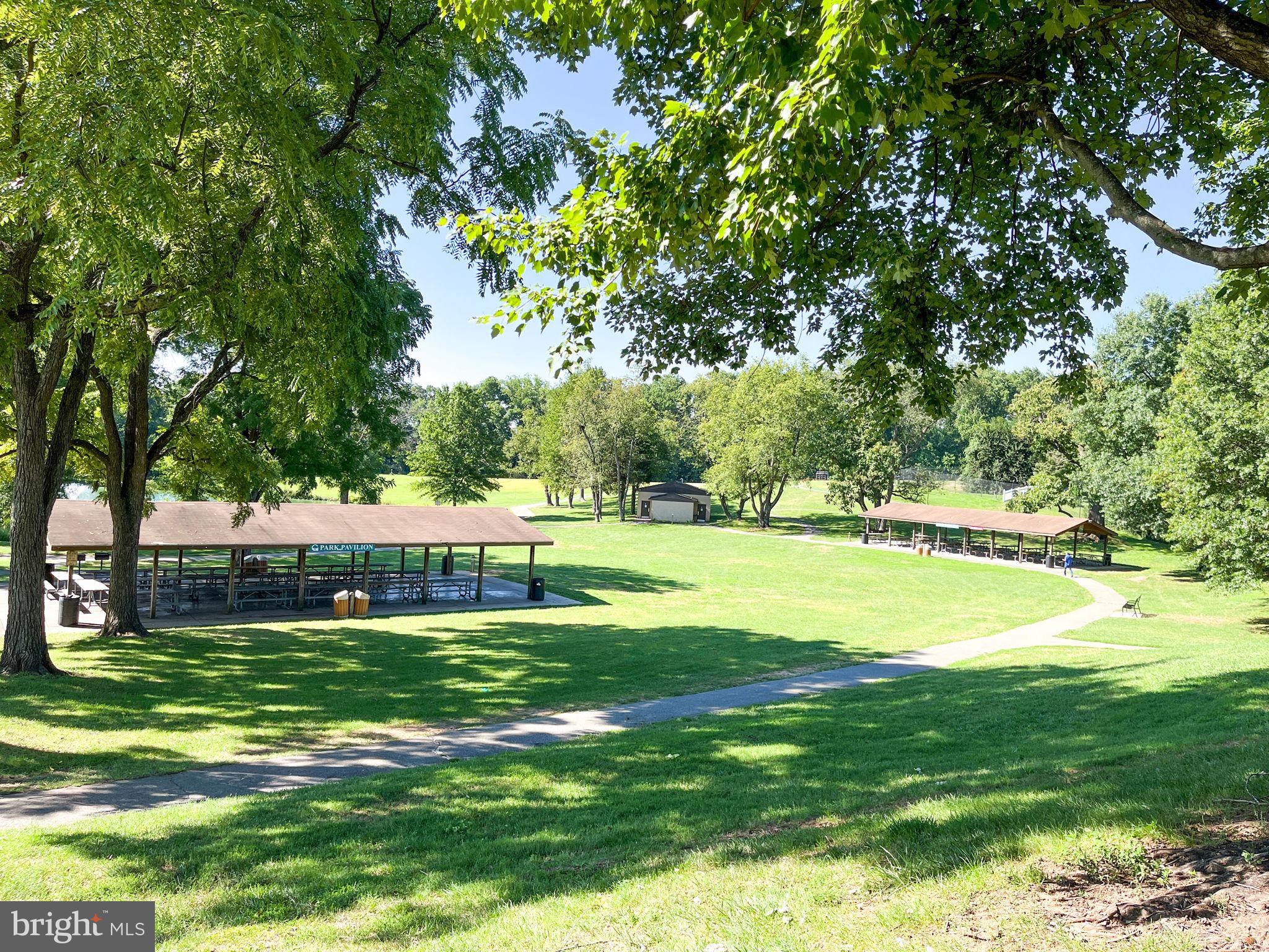 WALNUT HILL - Residential