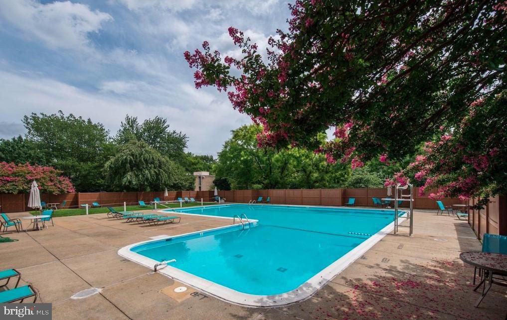 1250 4TH STREET SW W203