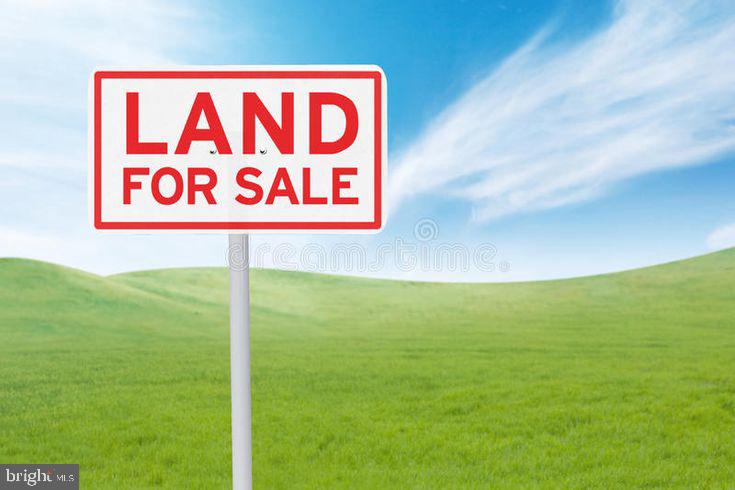 WELCOME TO 610 DIAMOND ST!! CALLING BUILDERS TO THIS DECENT SIZE 16* 62 CMX-2 LOT WHICH CAN BE BUILT COMMERCIAL + 2 UNIT ON TOP OF IT. ( PLEASE VERIFY WITH YOUR ARCHITECTURE) . THE LOCATION IS SURROUNDED BY NEW CONSTRUCTION. IT WILL BE YOUR NEXT PROJECT. PLEASE DRIVE BY AND MAKE AND OFFER!!