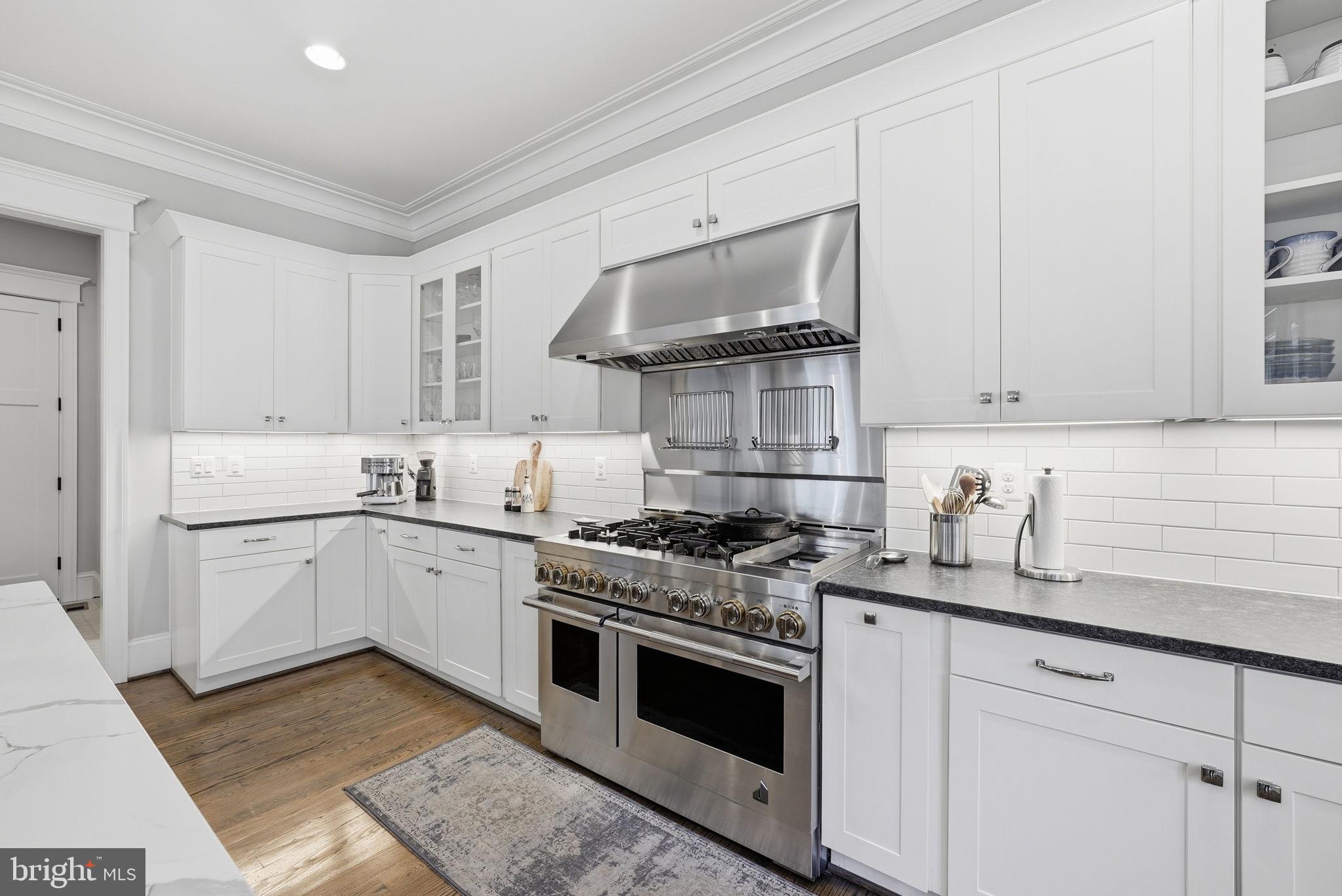 WEST END MANOR - Residential