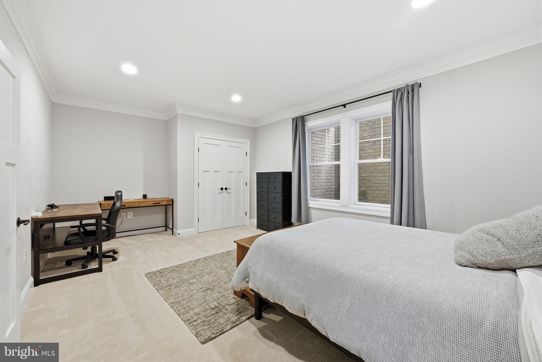 WEST END MANOR - Residential