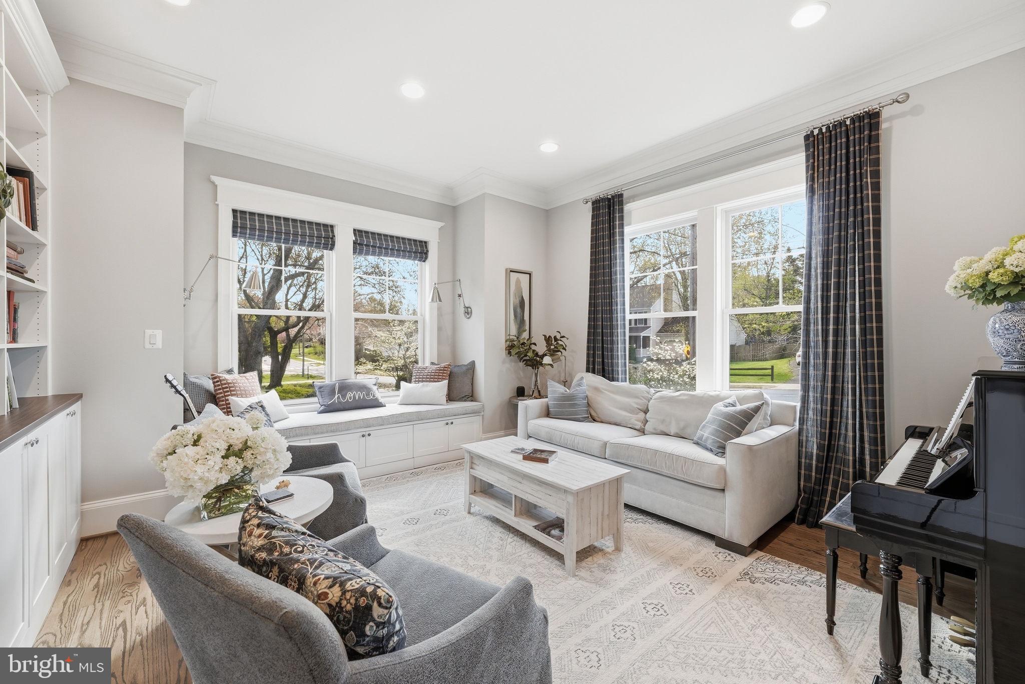 WEST END MANOR - Residential