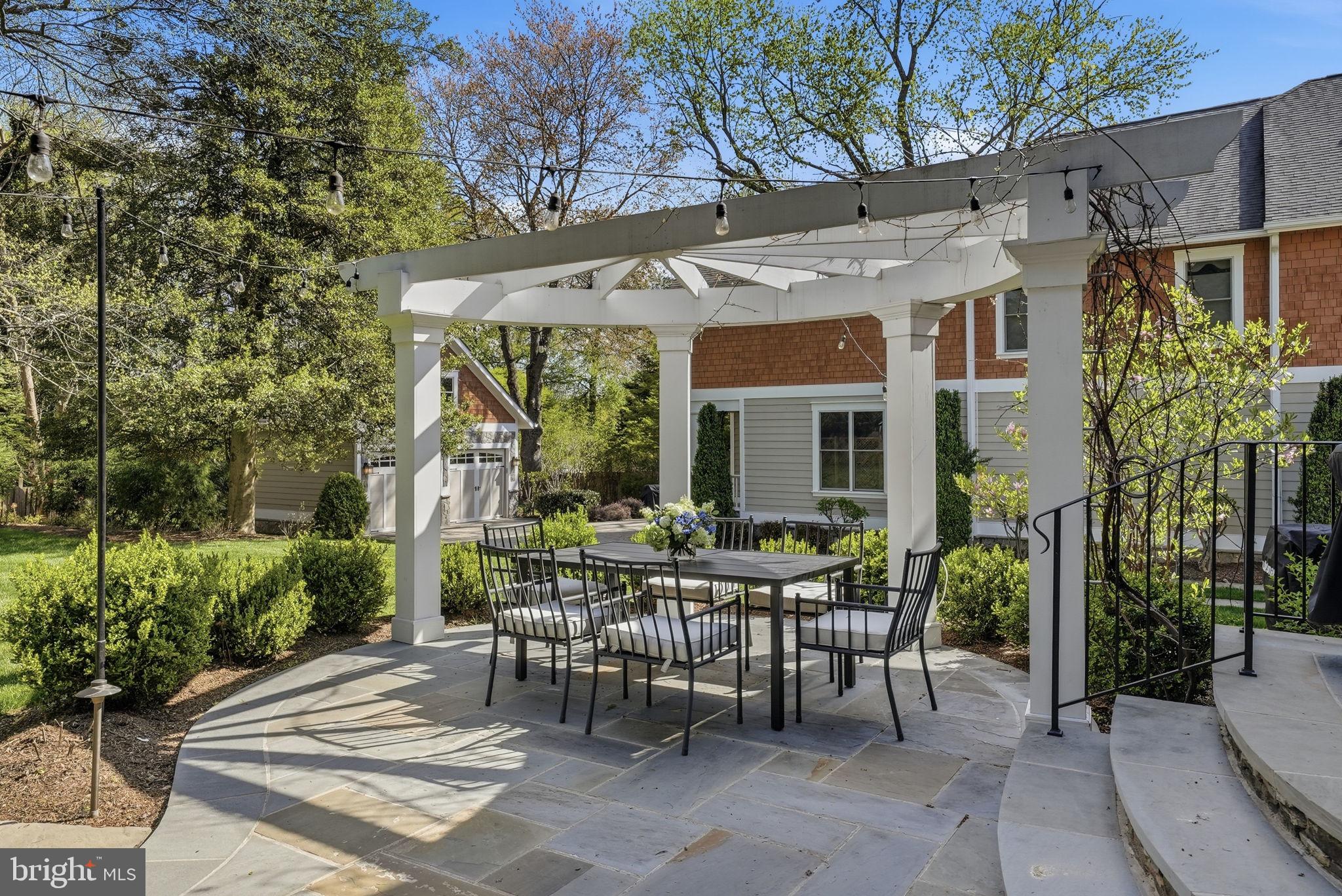 WEST END MANOR - Residential