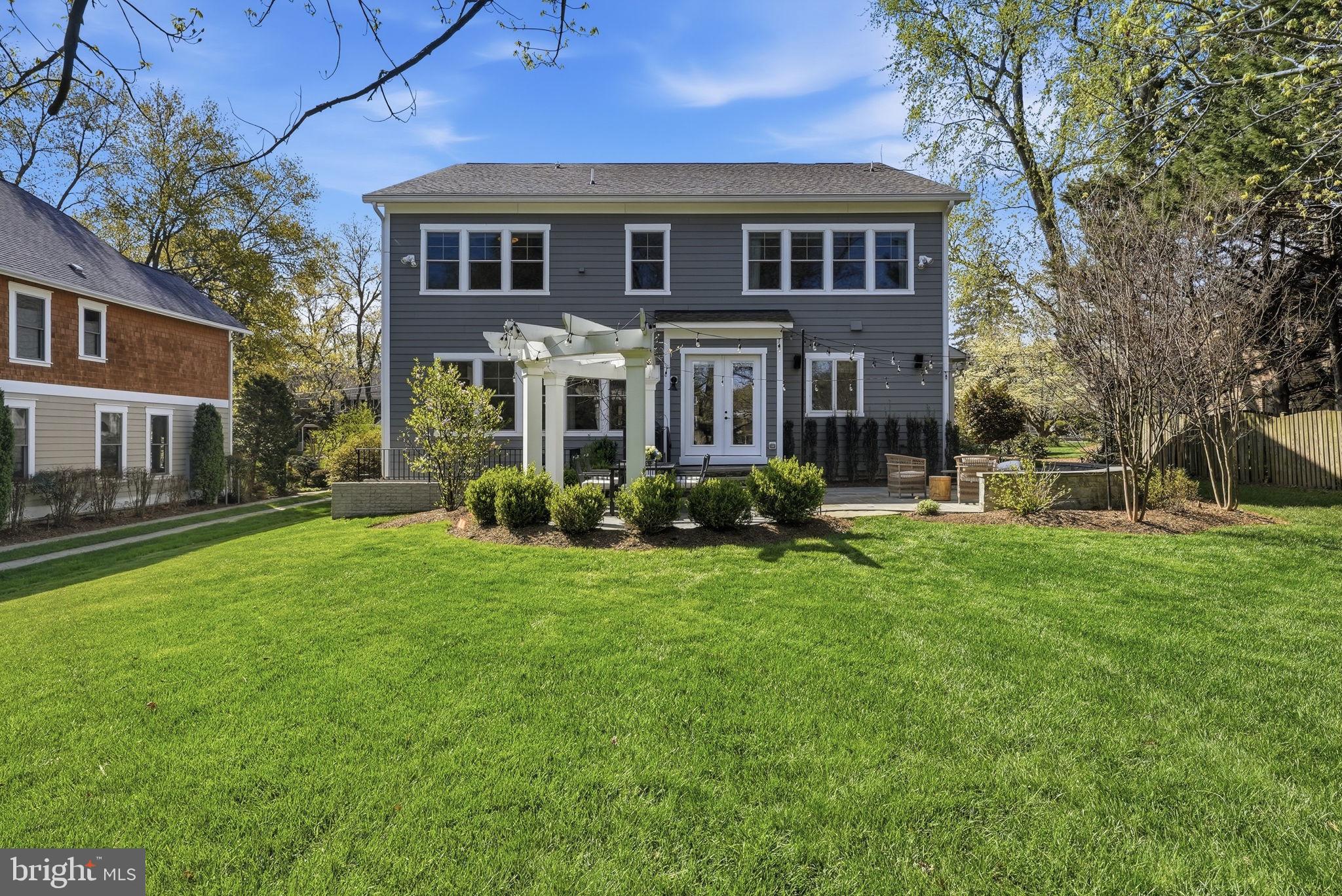 WEST END MANOR - Residential