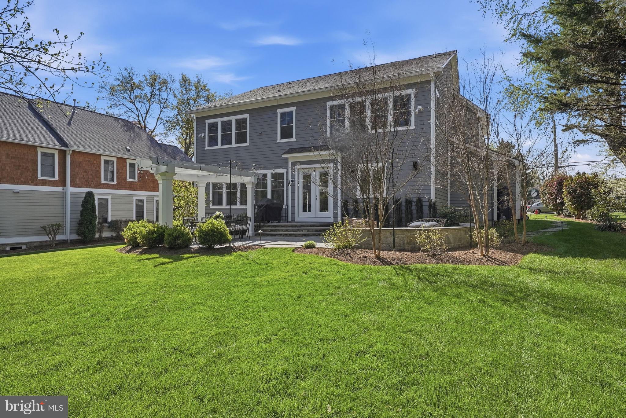 WEST END MANOR - Residential