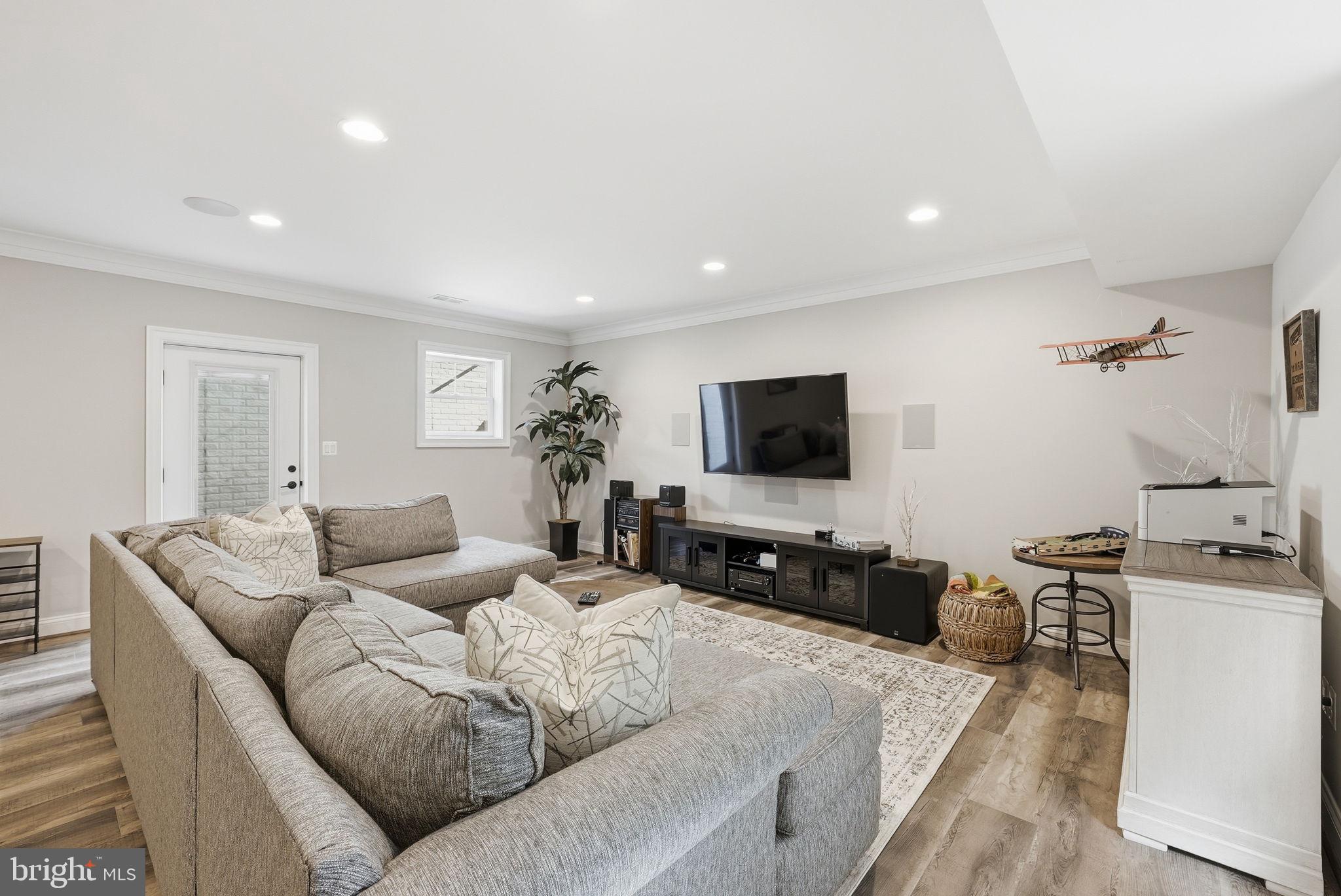 WEST END MANOR - Residential