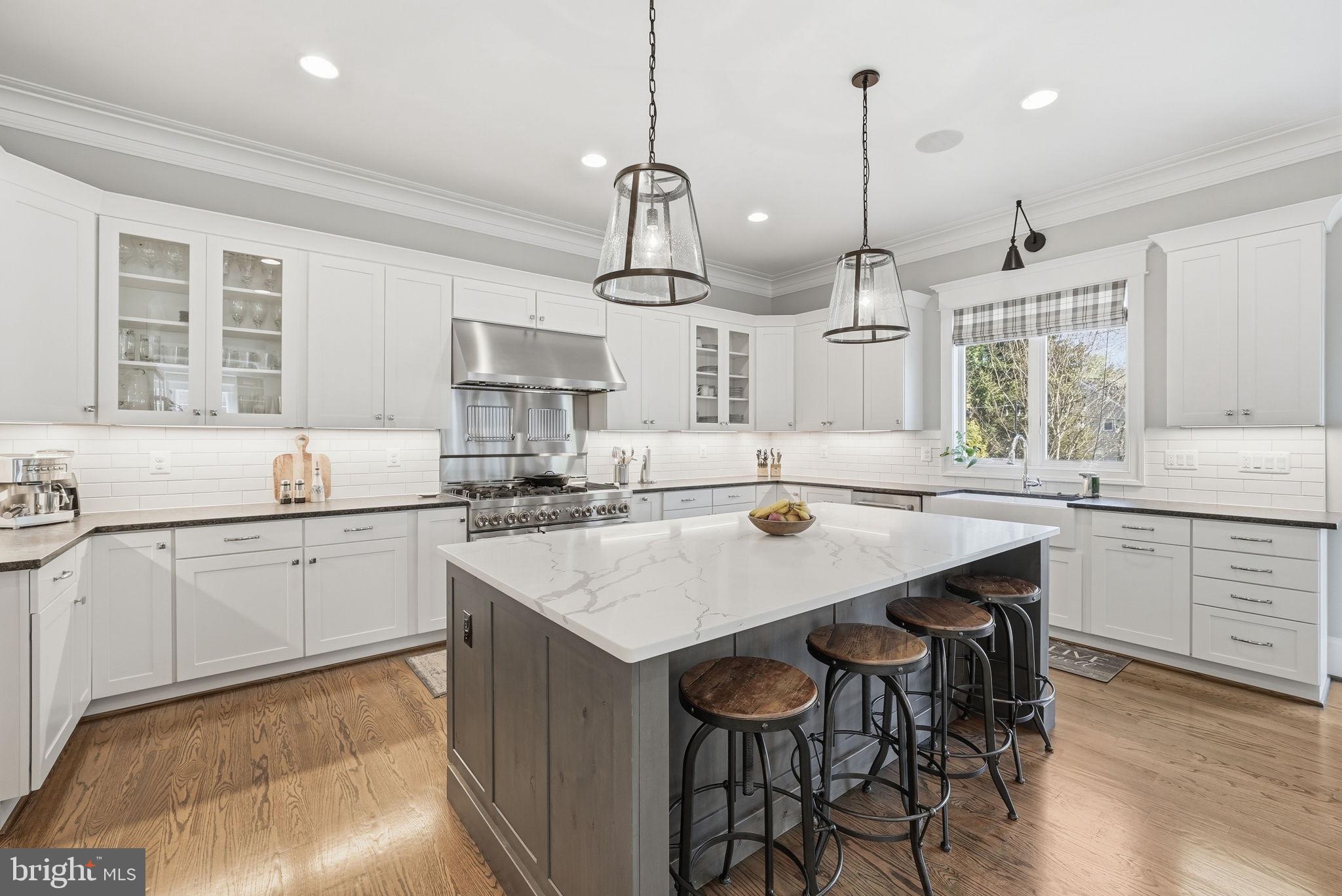 WEST END MANOR - Residential