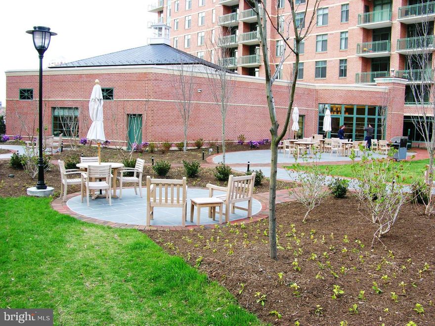 Large 1Br 1Ba condo in The Sterling a Luxury Hi-Rise across from Pike & Rose and Whiteflint Metro. Amenities include in-unit washer/dryer, hardwood floors, granite counters, SS Appliances, glass enclosed dining area or sunroom w/view, garage parking & storage unit. Building offer 24-hr concierge, exercise facility, community room, outdoor pool, patio and grill.