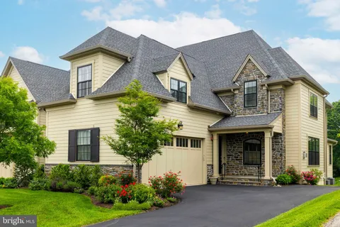 6098 Creekside Drive, Flourtown, PA MLS: PAMC2140572