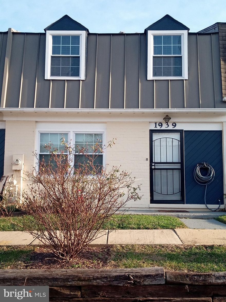 Nestled in a quiet cul-de-sac, this home offers you a "turn key" appearance ready for your personal touch. It's conveniently located minutes from Woodmore Town Center and the upcoming UM Capital Region Medical Center and the new Hampton Park(Mall) projects. You'll enjoy easy access to I-495, routes 202(Landover Road), 214(Central Ave) and more. Set an appointment to view for yourself. Welcome Home