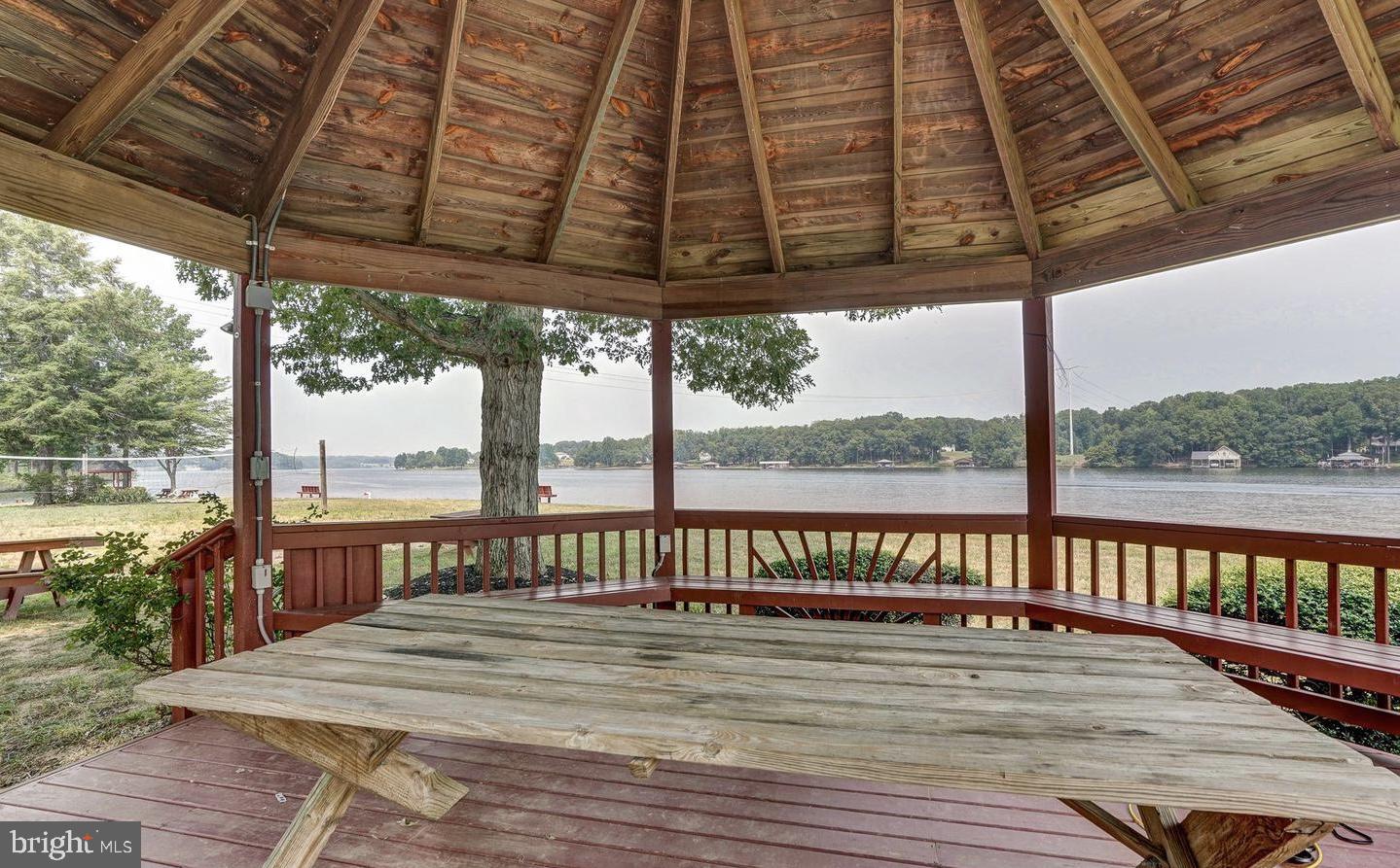 TALL PINES - Residential