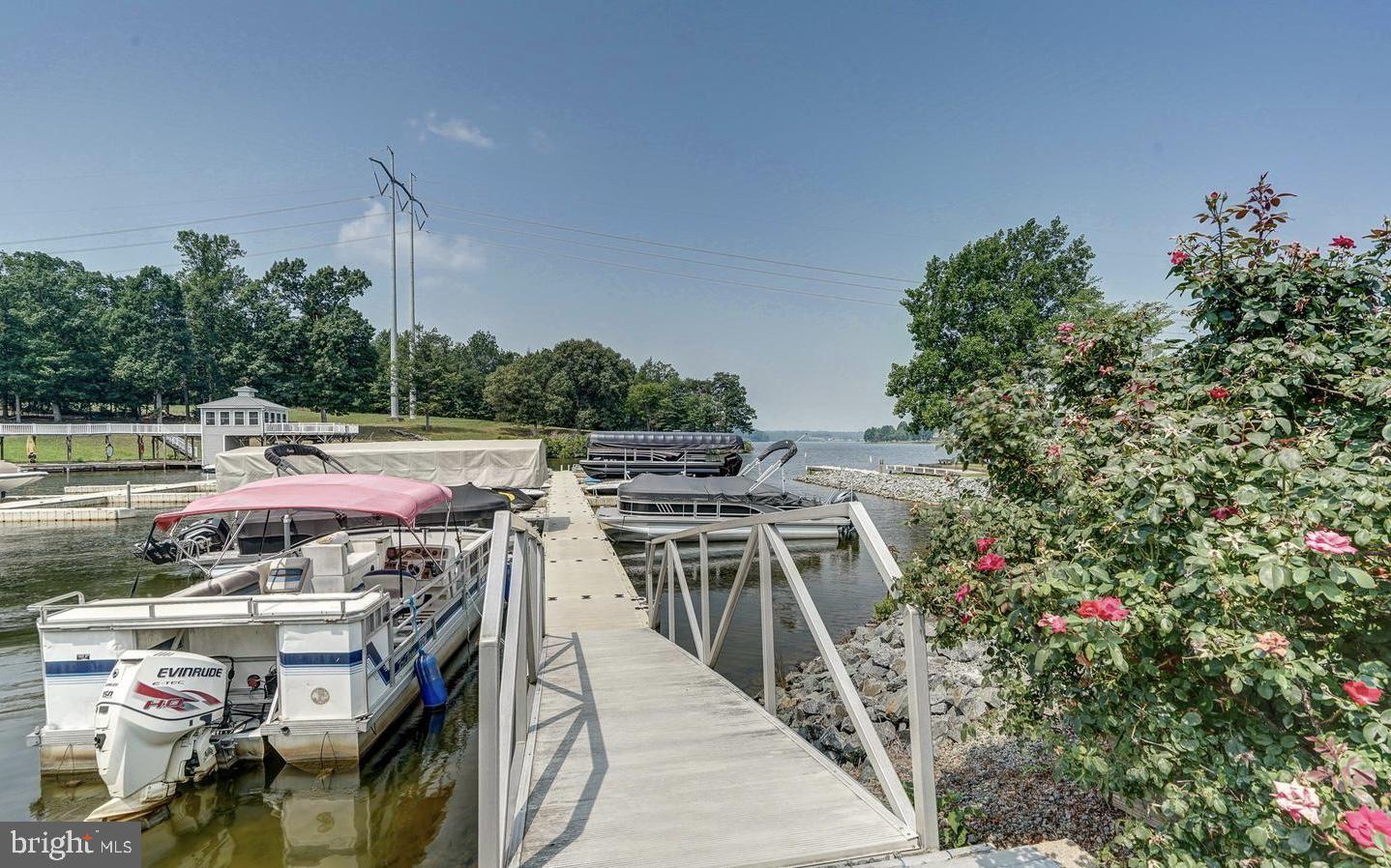 TALL PINES - Residential