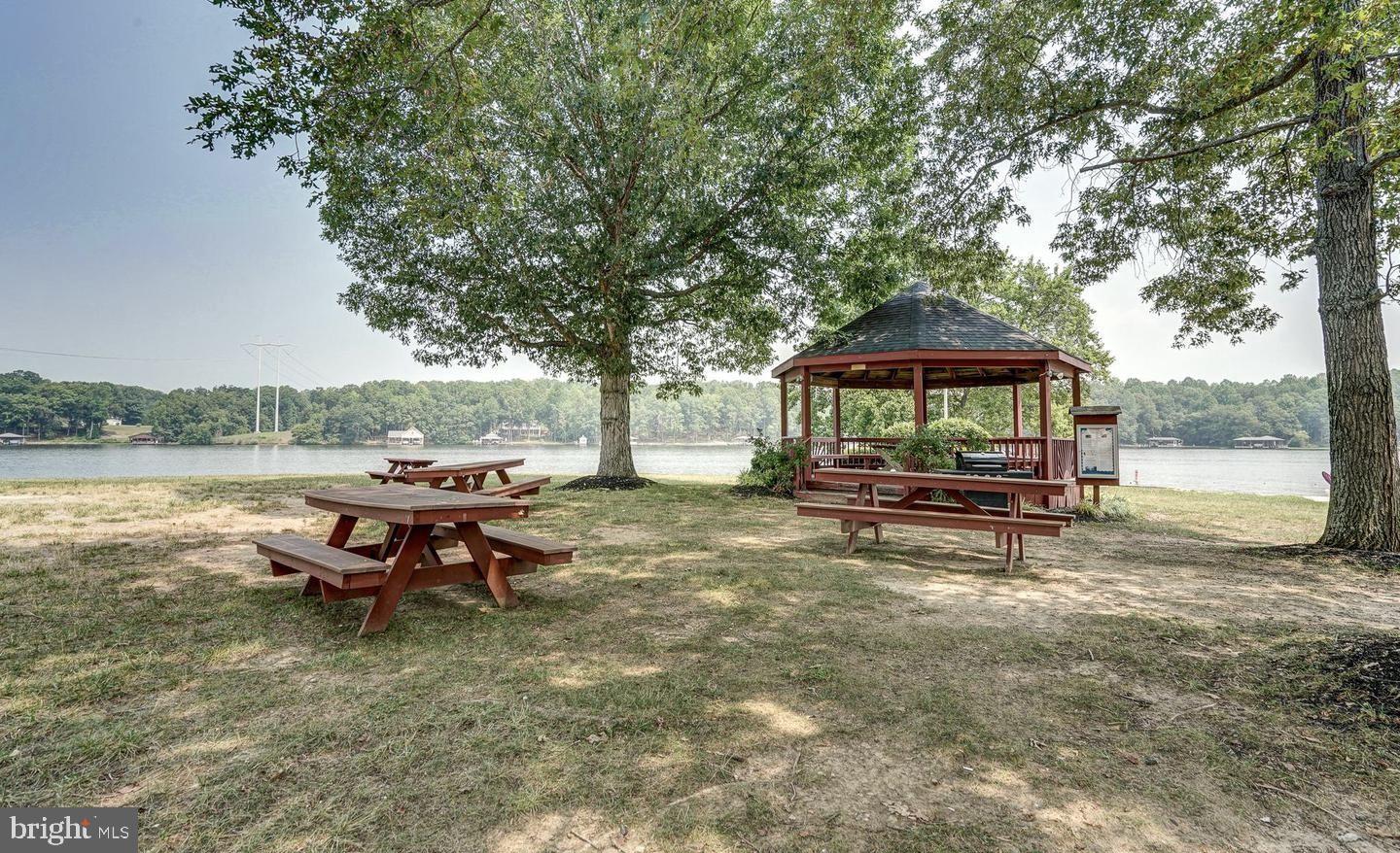 TALL PINES - Residential