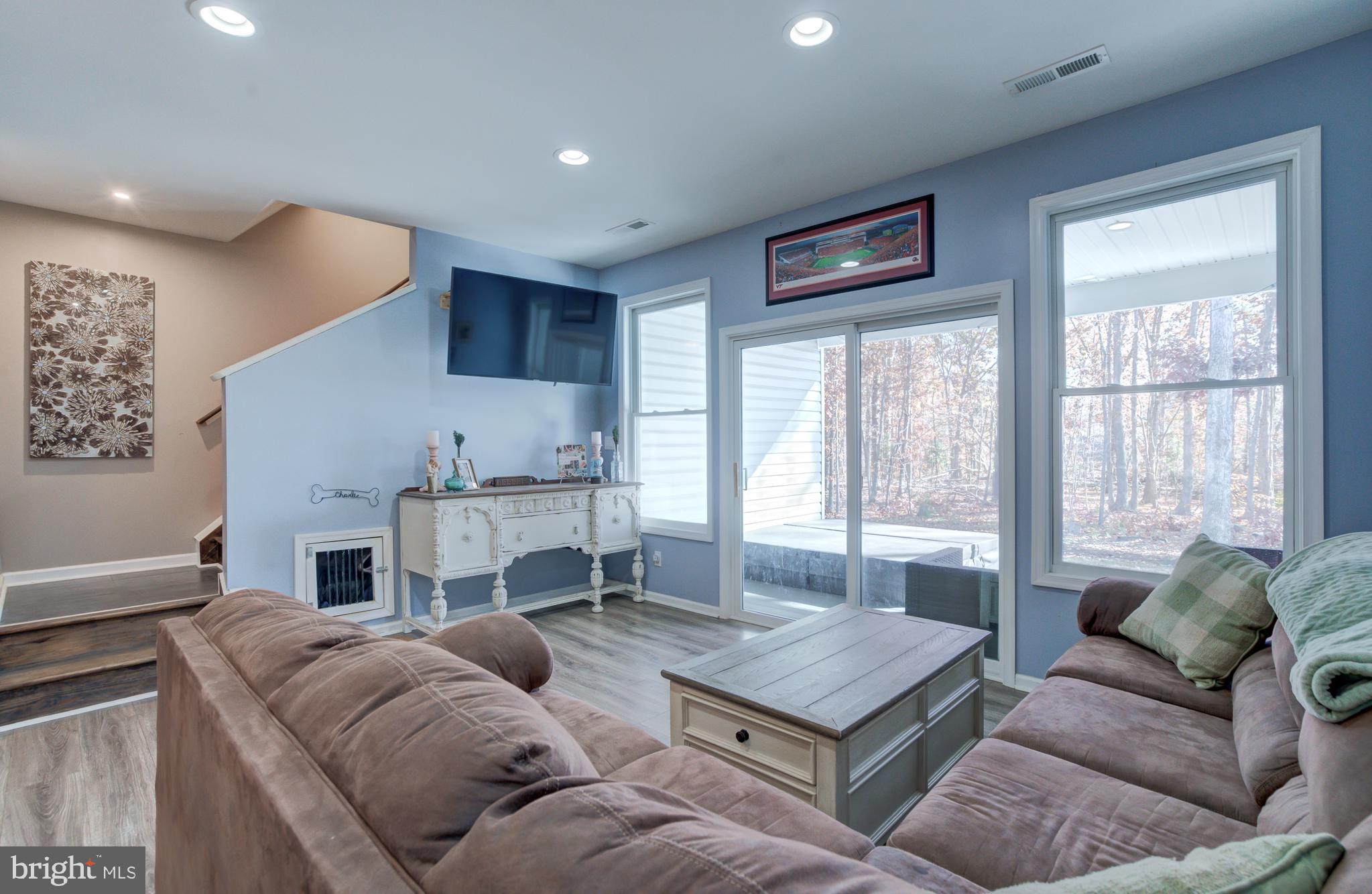 TALL PINES - Residential