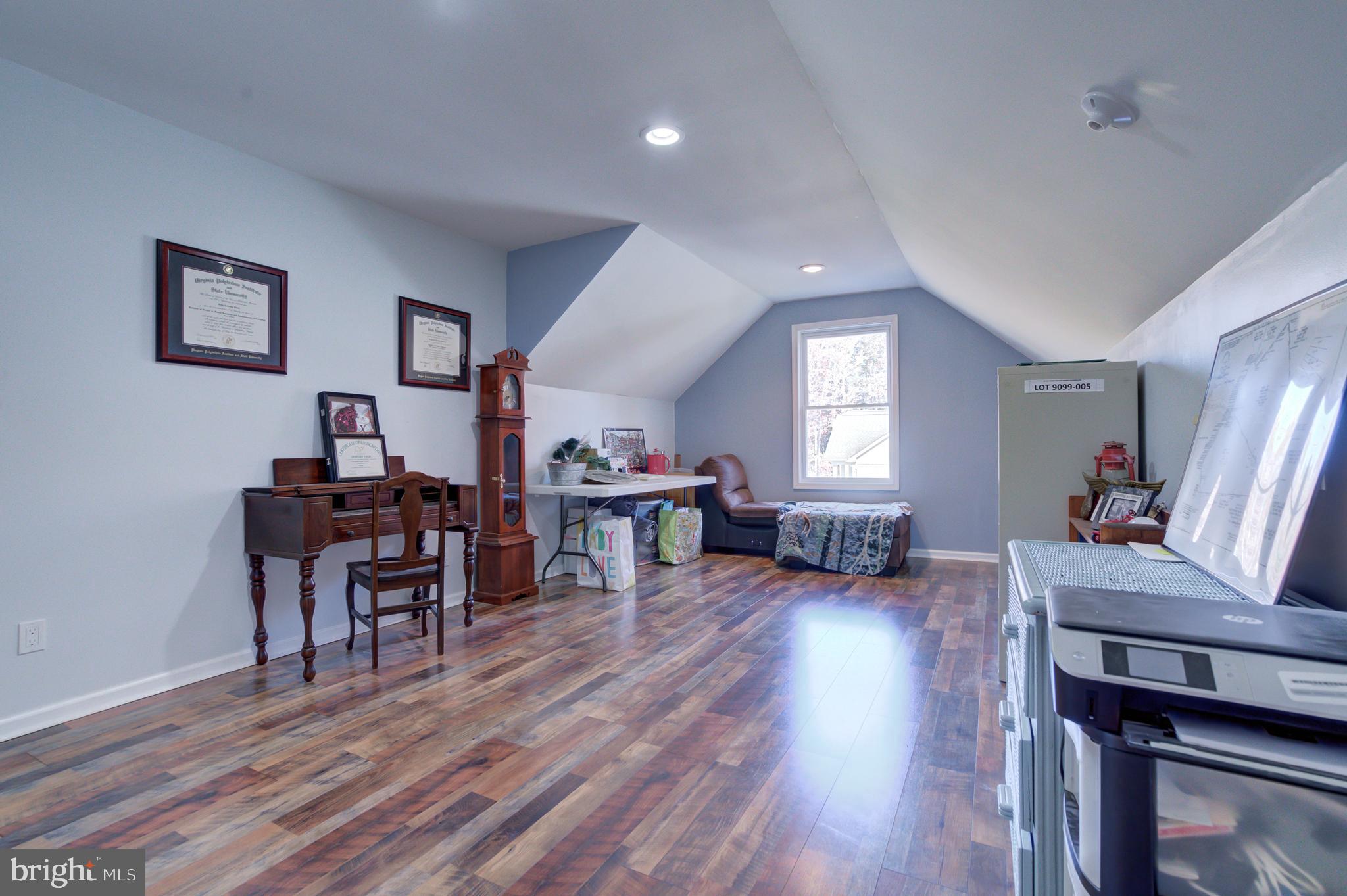 TALL PINES - Residential