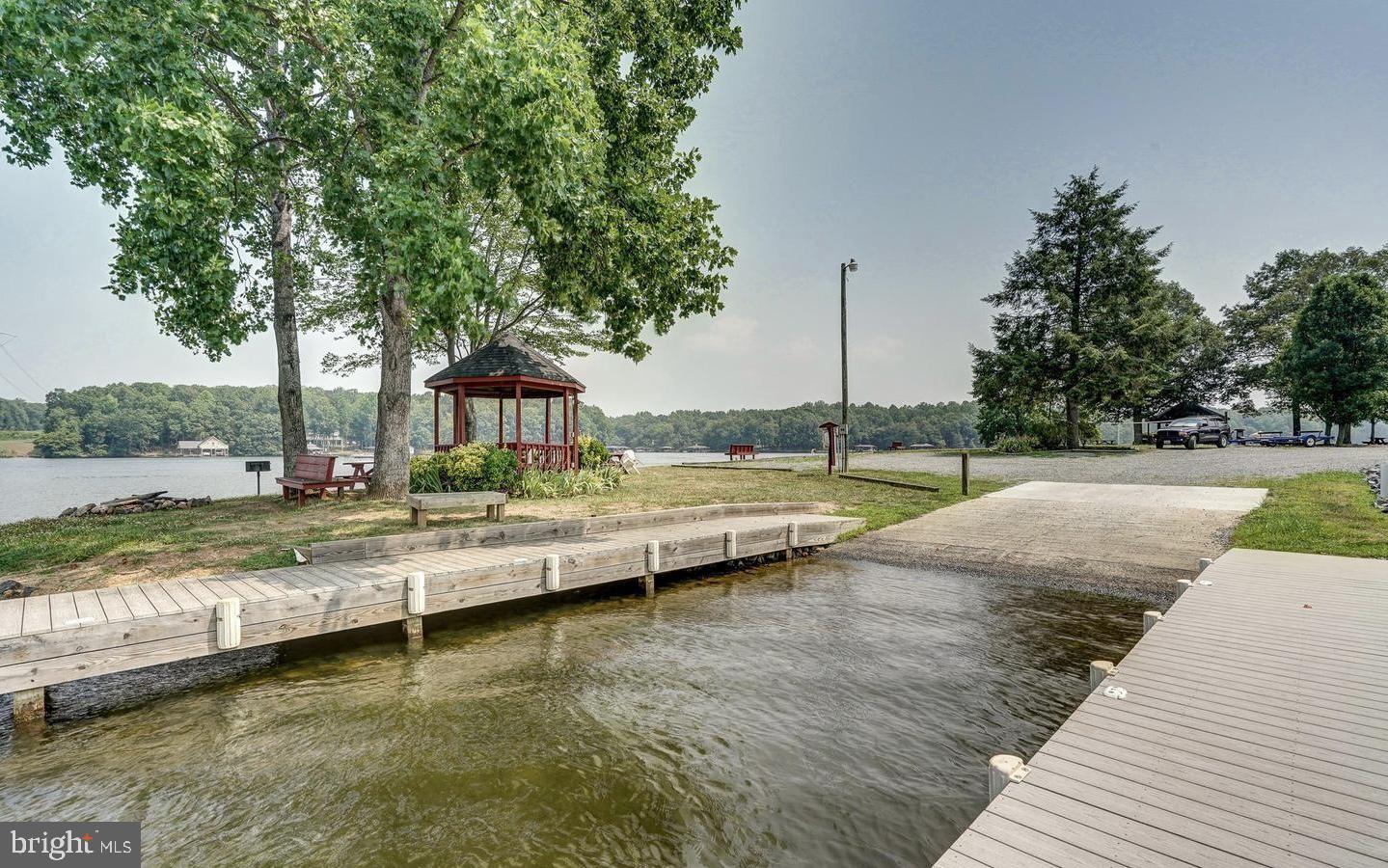 TALL PINES - Residential