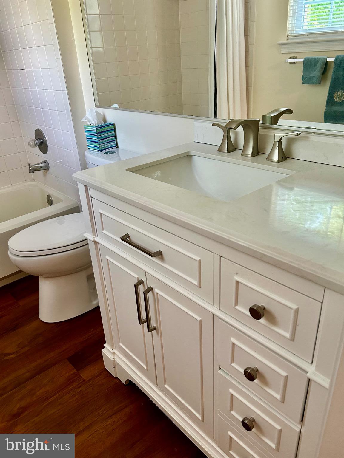 FALLS GABLE - Residential