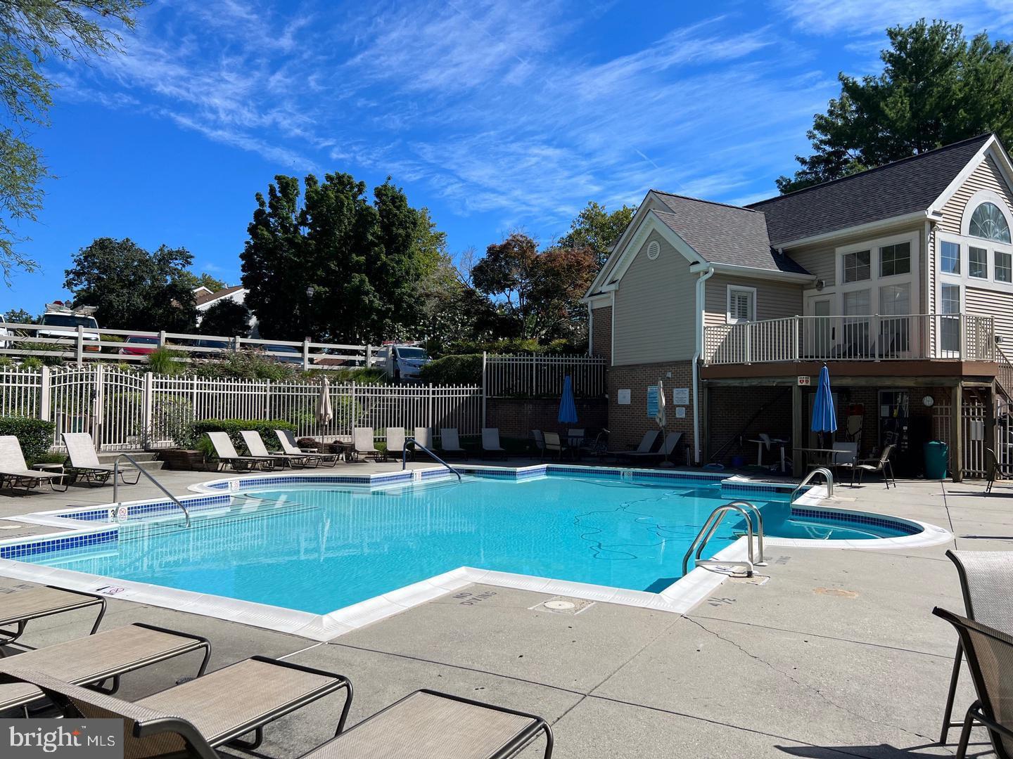 FALLS GABLE - Residential