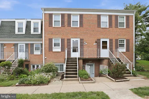 6144 Strasburg Drive, Centreville, VA MLS: VAFX2311942