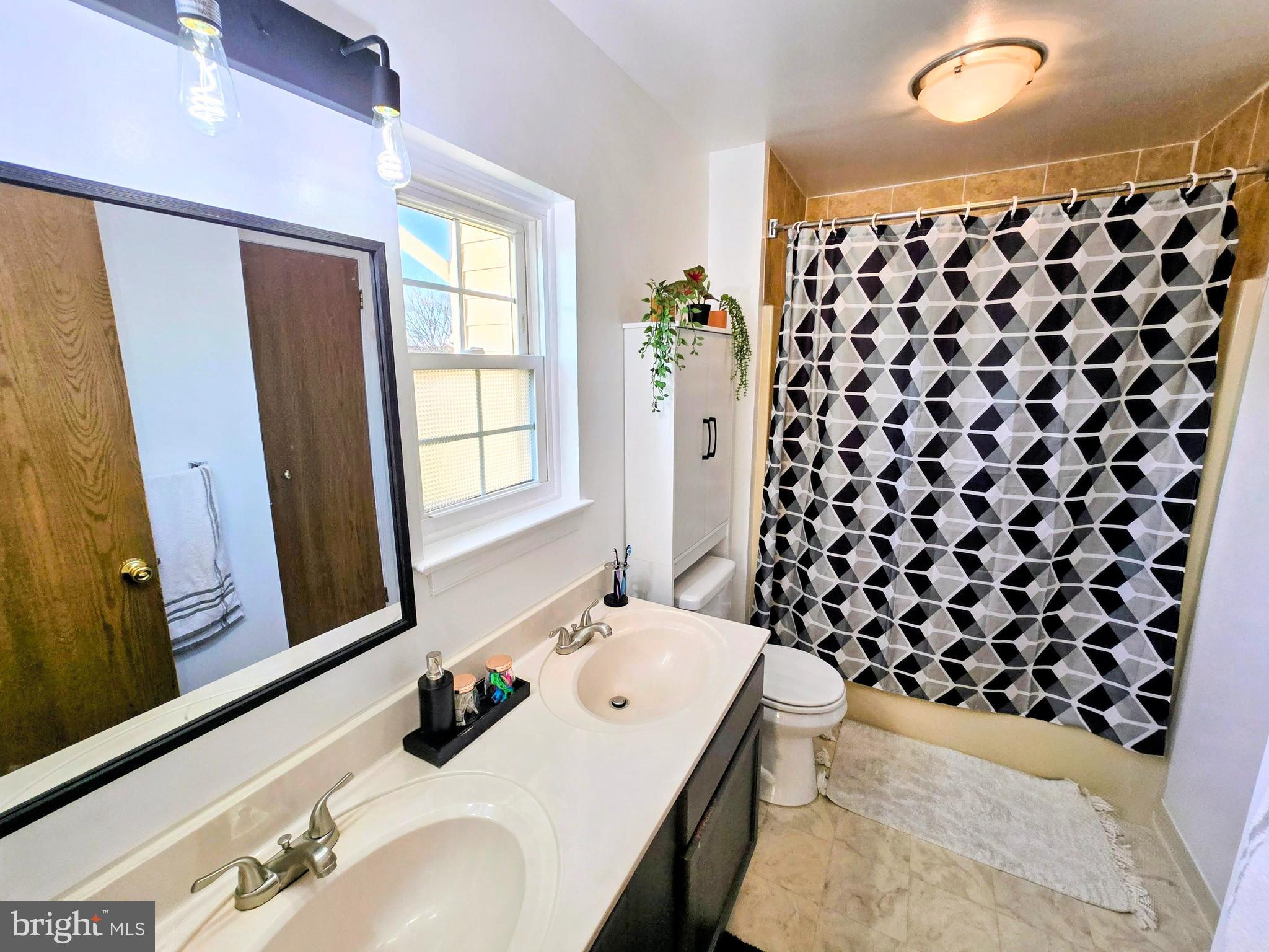 GRANDVIEW CHASE - Residential