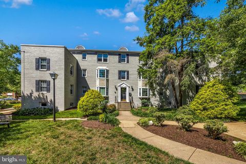 Photo of 822 S Arlington Mill Drive #2-301, ARLINGTON, VA 22204 (MLS # VAAR2070998)