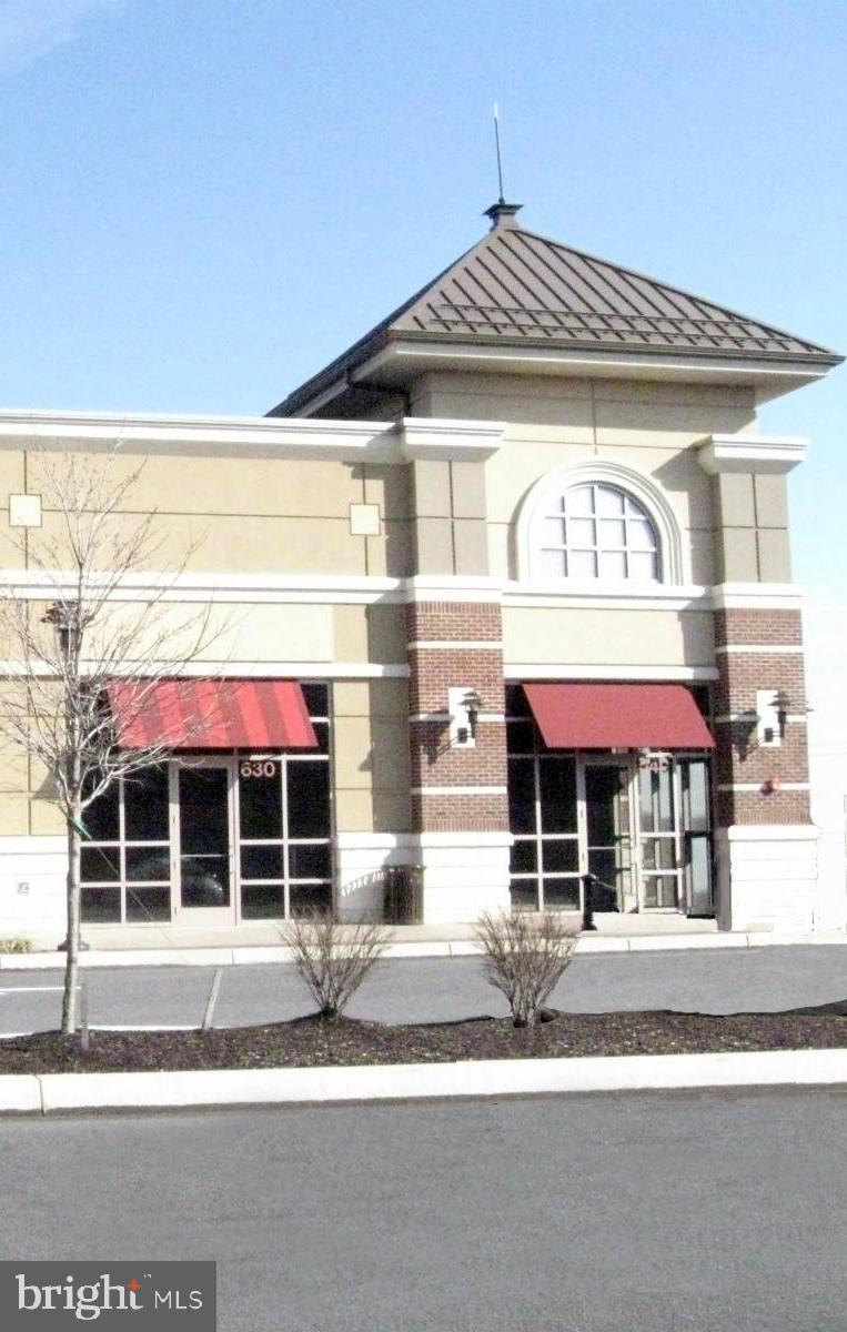 285,000 SF open air retail center on Rt 30 in the heart of PA Dutch Amish Tourism. This end cap space is available as a shell space, sits next to Lendmark Financial and is ready to be fit out to your needs. List price includes Landlord's standard warm bright vanilla box delivery. Rate could change depending on the Tenant's specific build out requirements. Take advantage of 41,000 ADT and the traffic drawn by Kohl's, Bed Bath & Beyond, Christmas Tree Shoppes, Aldi, Ross, Staples, Petco, Red Robin, Saladworks.