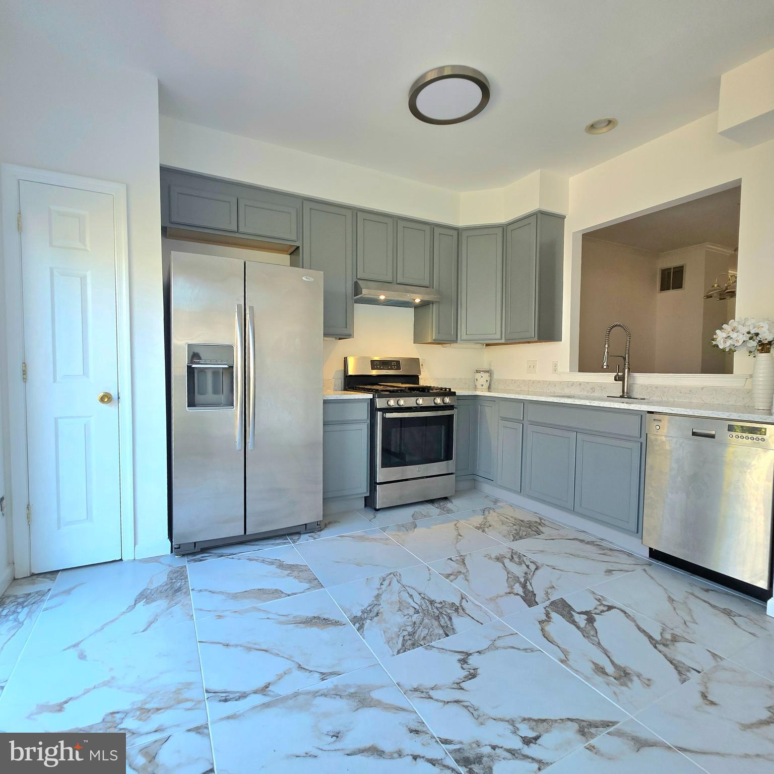 WASHINGTONIAN CENTER - Residential