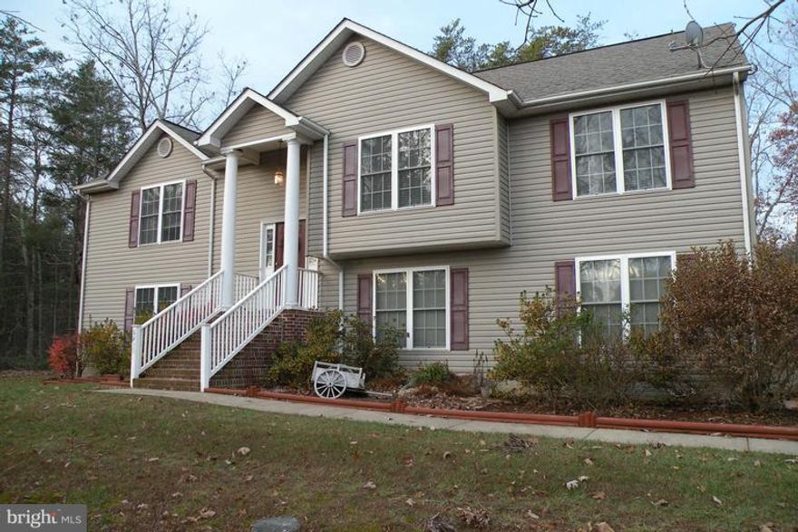 Beautiful Split Foyer with a large open floor plan with spacious floor plan, great office / study on lower level - could be another bedroom, with large Kitchen. Back Deck that looks upon quiet woods.  3 Bd 3 Bth with a large over sized garage paved driveway, 2 gas fireplaces.  Country living at its best less than 5 miles to school and 20 mins to town.