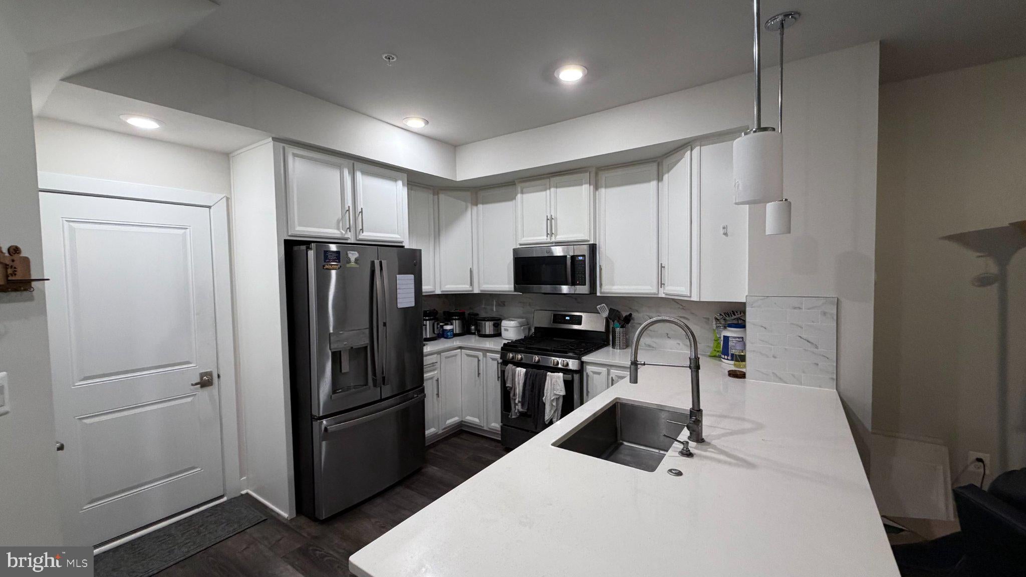 2324 WATER PROMENADE AVENUE 2L
