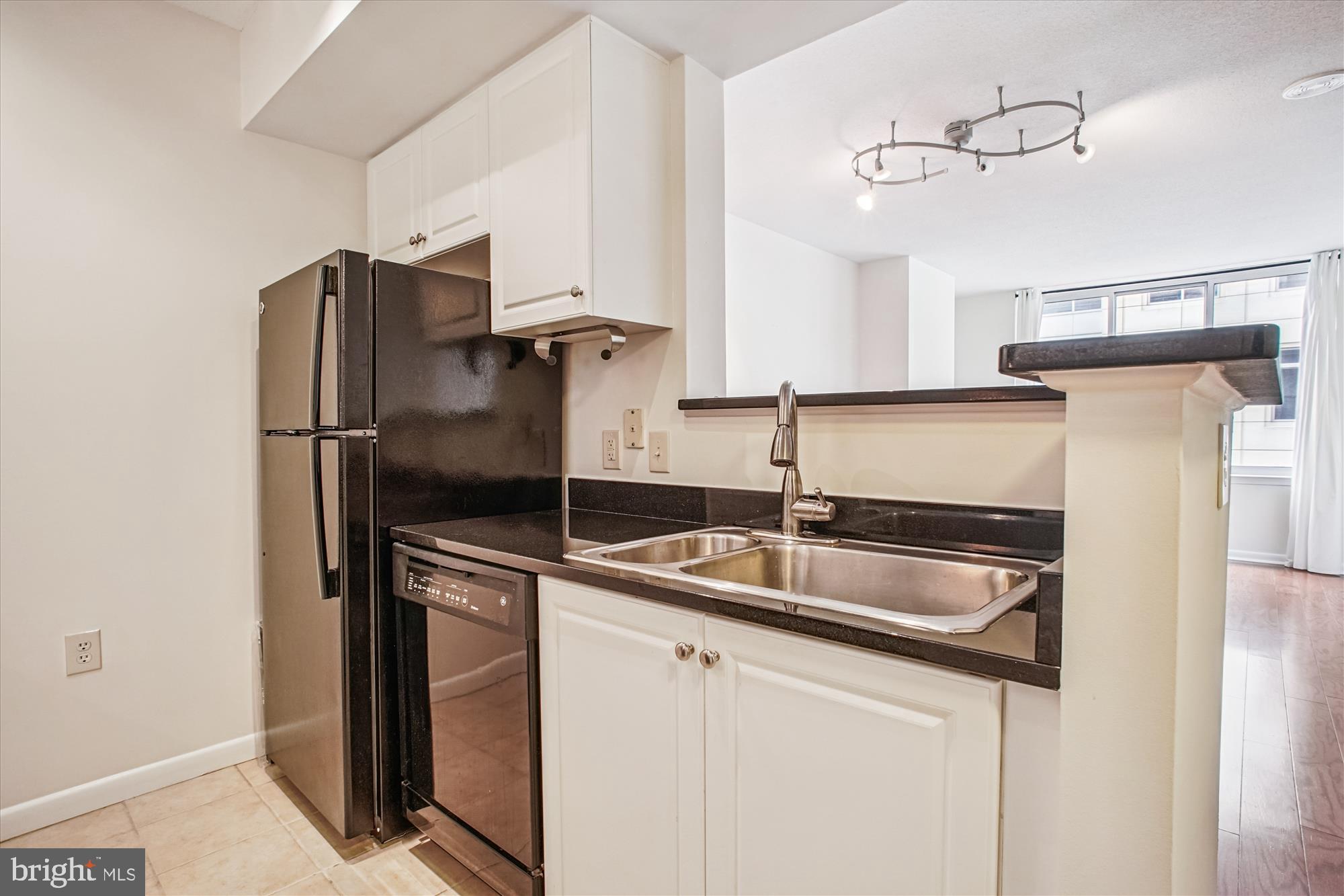 851 N GLEBE ROAD 718