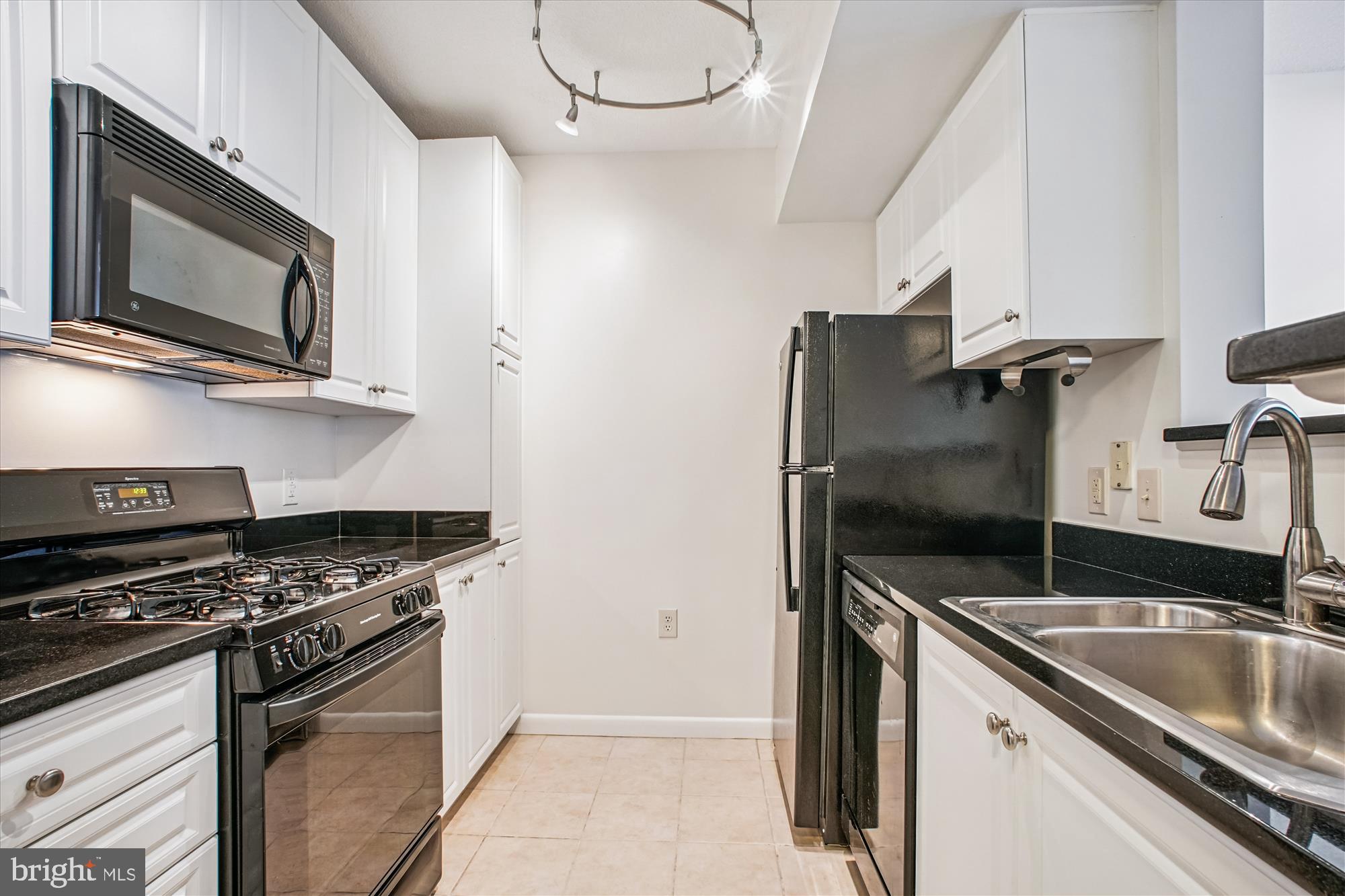 851 N GLEBE ROAD 718