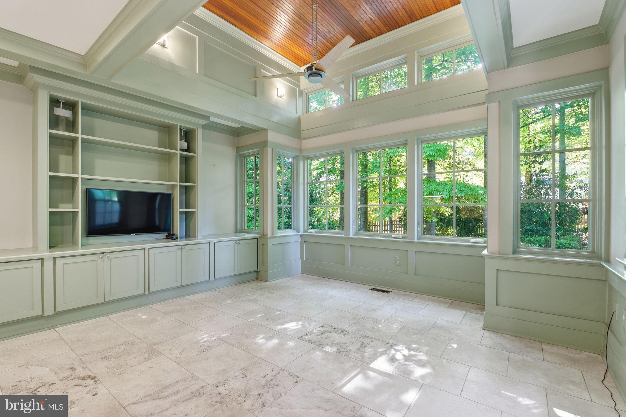 RIVER FALLS - Residential