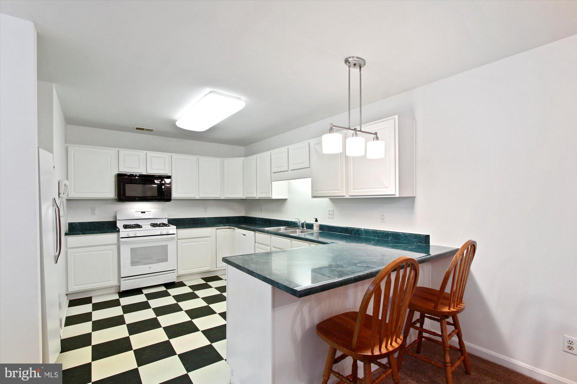 LONGSTOWN VILLAGE - Residential