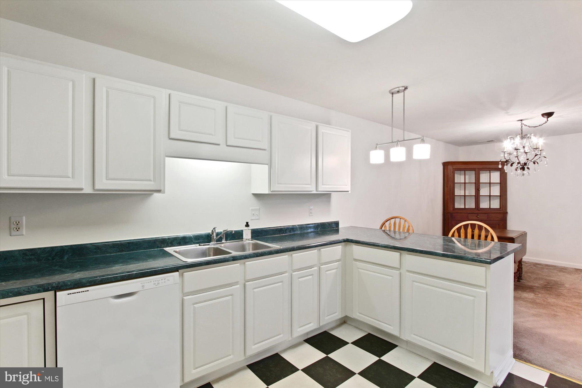 LONGSTOWN VILLAGE - Residential