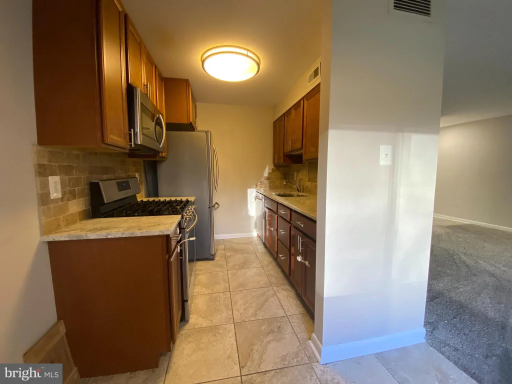 Additional image 2 of 10424 Rockville Pike Unit 202, Rockville, MD 20852