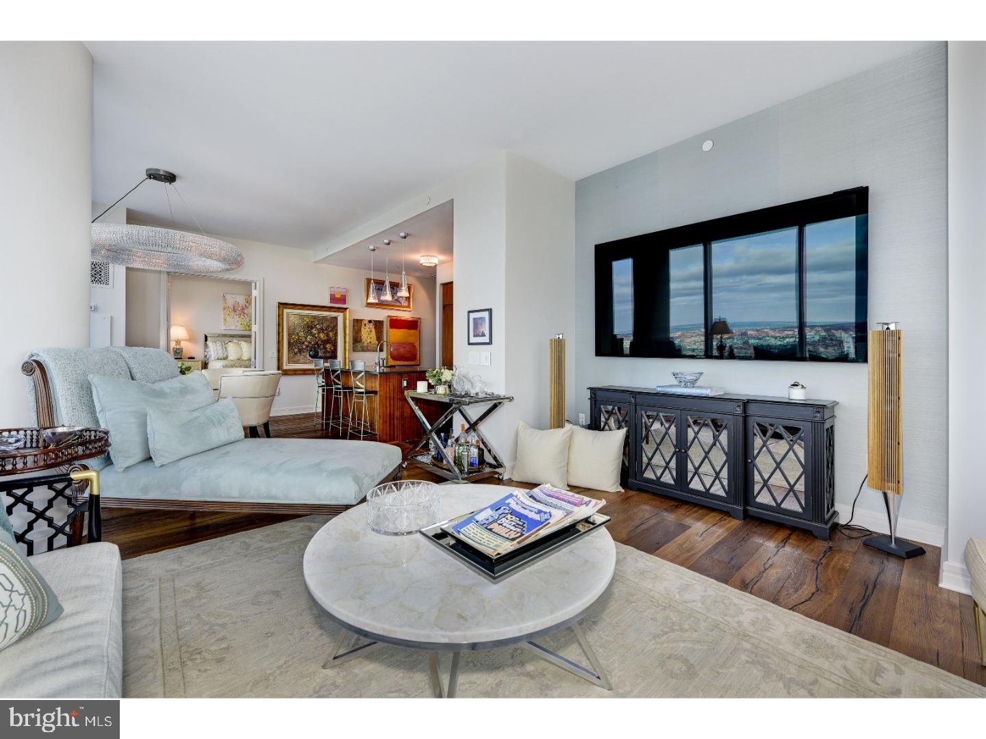 AVENUE OF THE ARTS - Residential