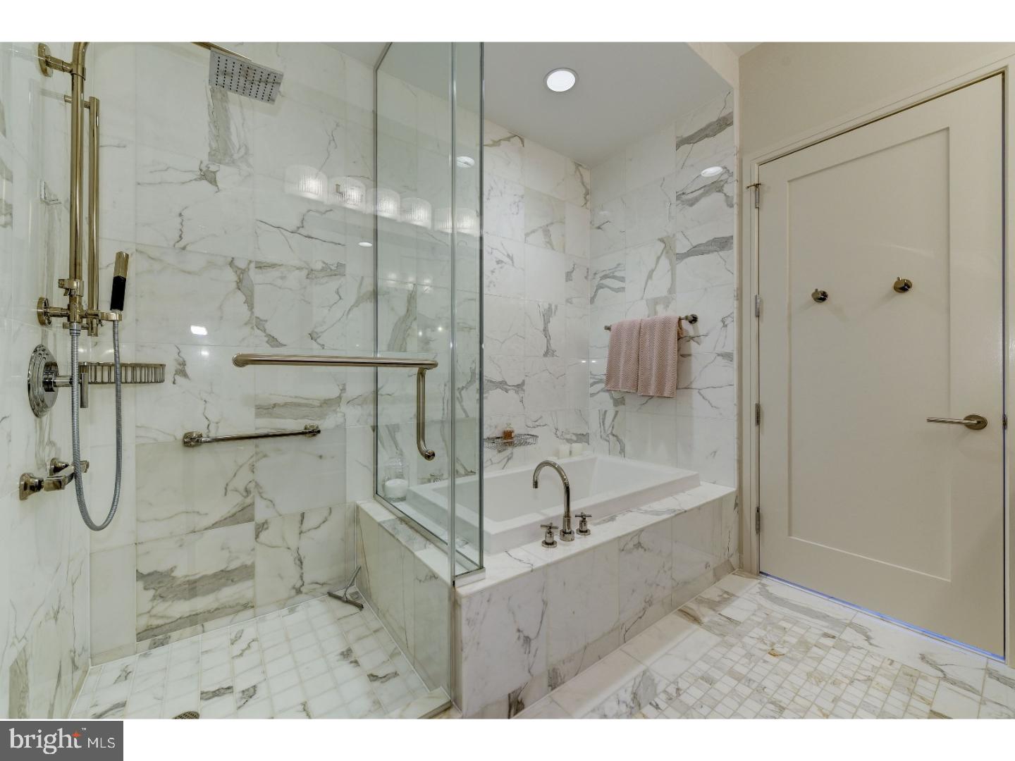 AVENUE OF THE ARTS - Residential