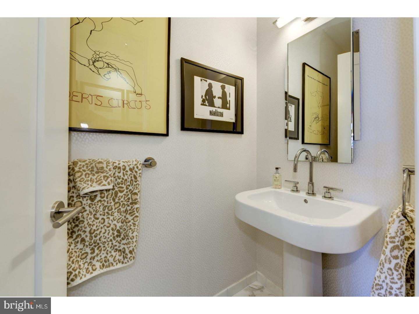 AVENUE OF THE ARTS - Residential