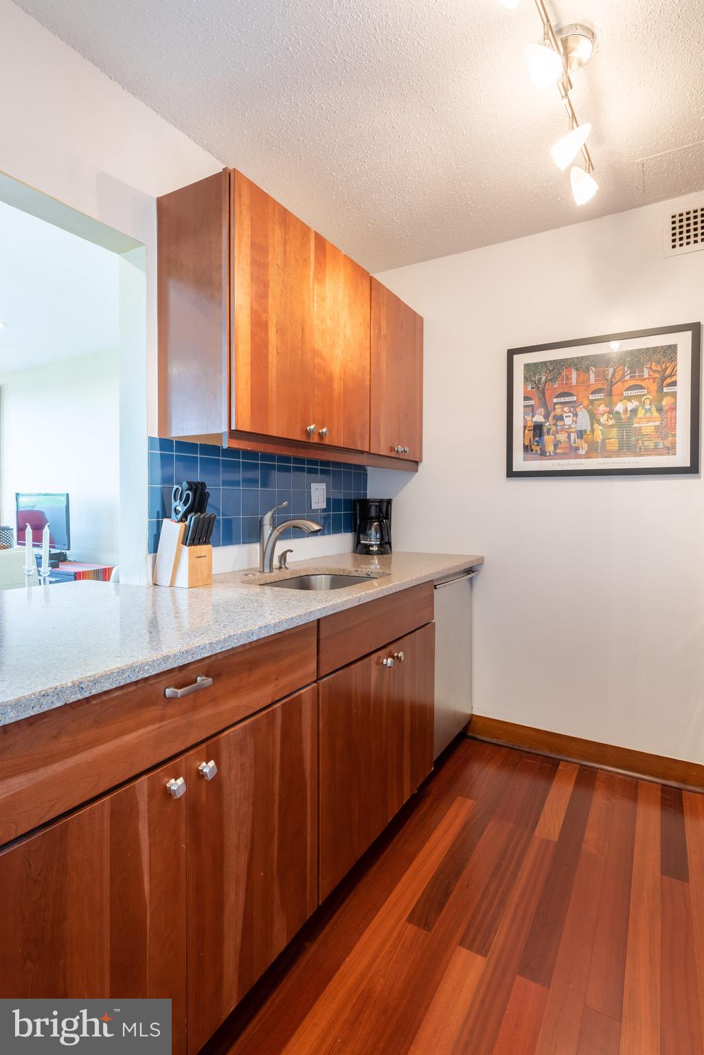 HYDE PARK - Residential Lease