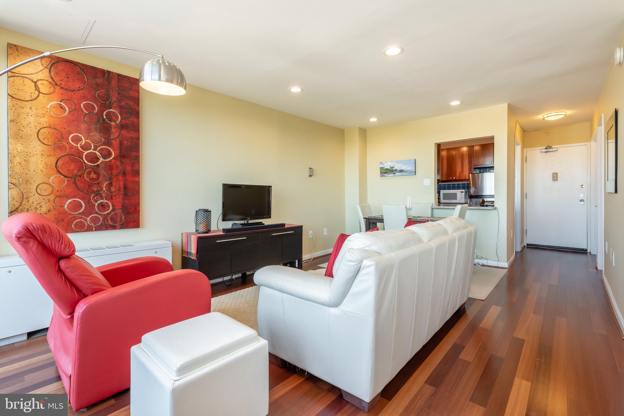 HYDE PARK - Residential Lease