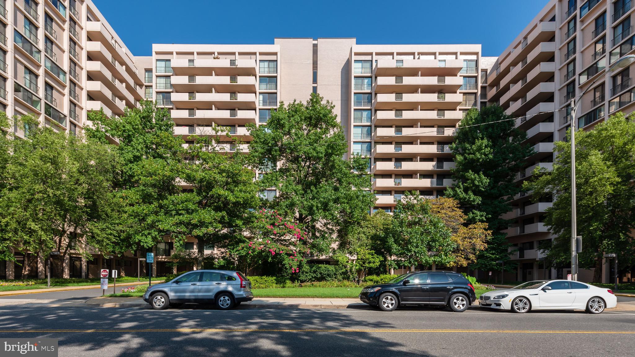 HYDE PARK - Residential Lease