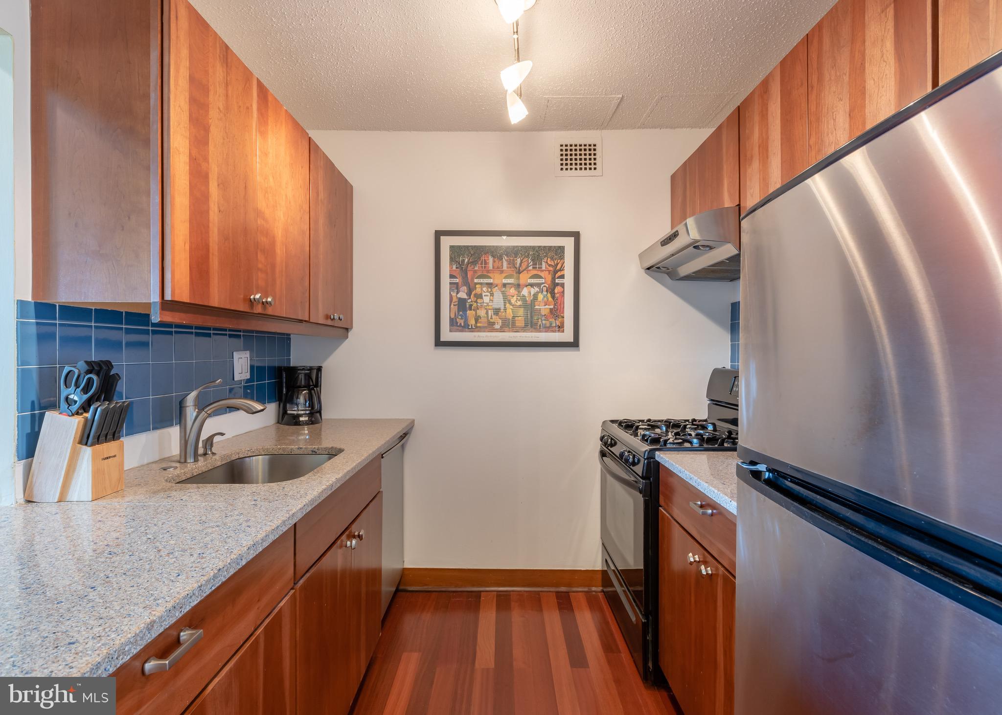 HYDE PARK - Residential Lease