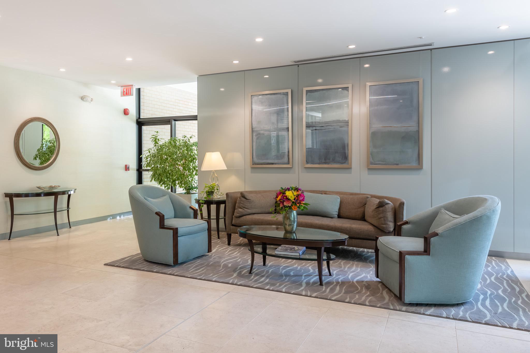 HYDE PARK - Residential Lease