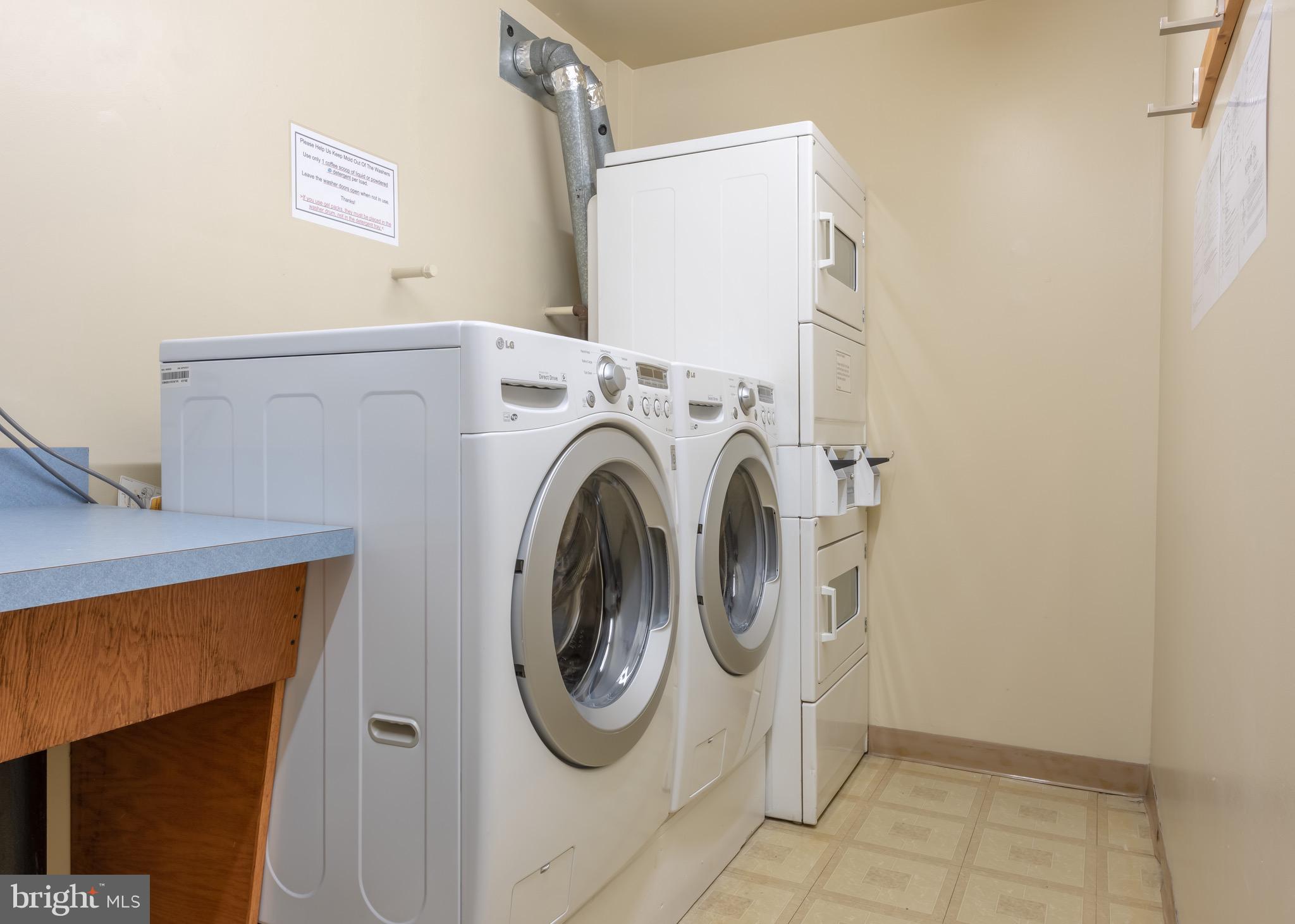 HYDE PARK - Residential Lease